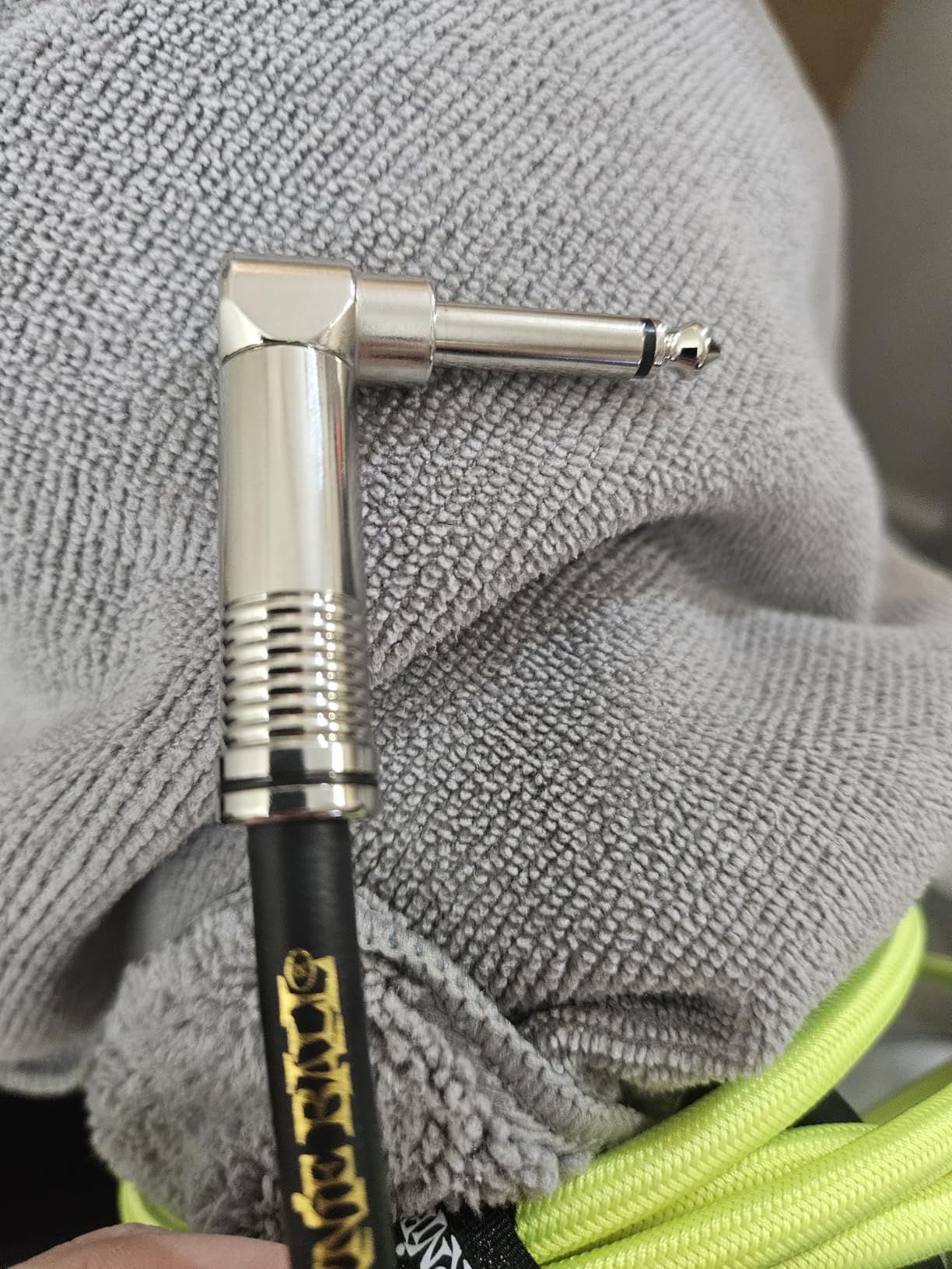 Ernie Ball Braided Instrument Cable, Straight/Angle, 10ft, Neon Green/Black (P06077) customer photo 1