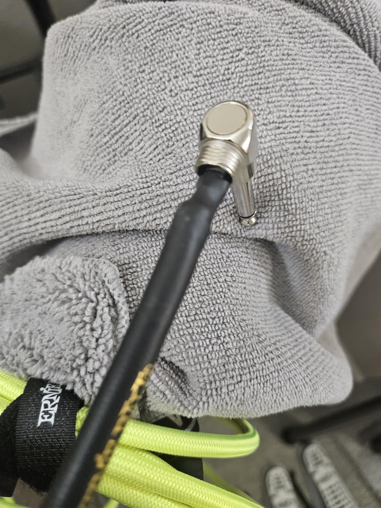 Ernie Ball Braided Instrument Cable, Straight/Angle, 10ft, Neon Green/Black (P06077) customer photo 2