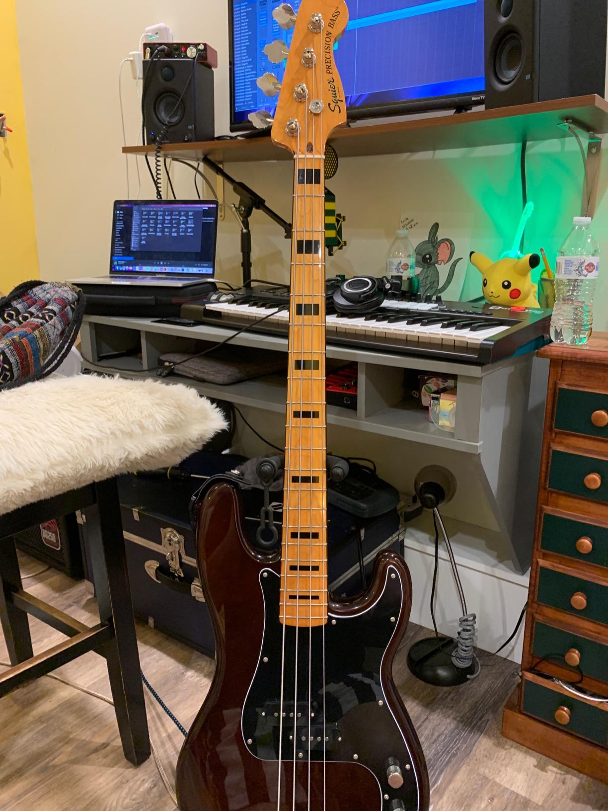 Squier Classic Vibe 70s Precision Bass, Walnut, Maple Fingerboard customer photo 2