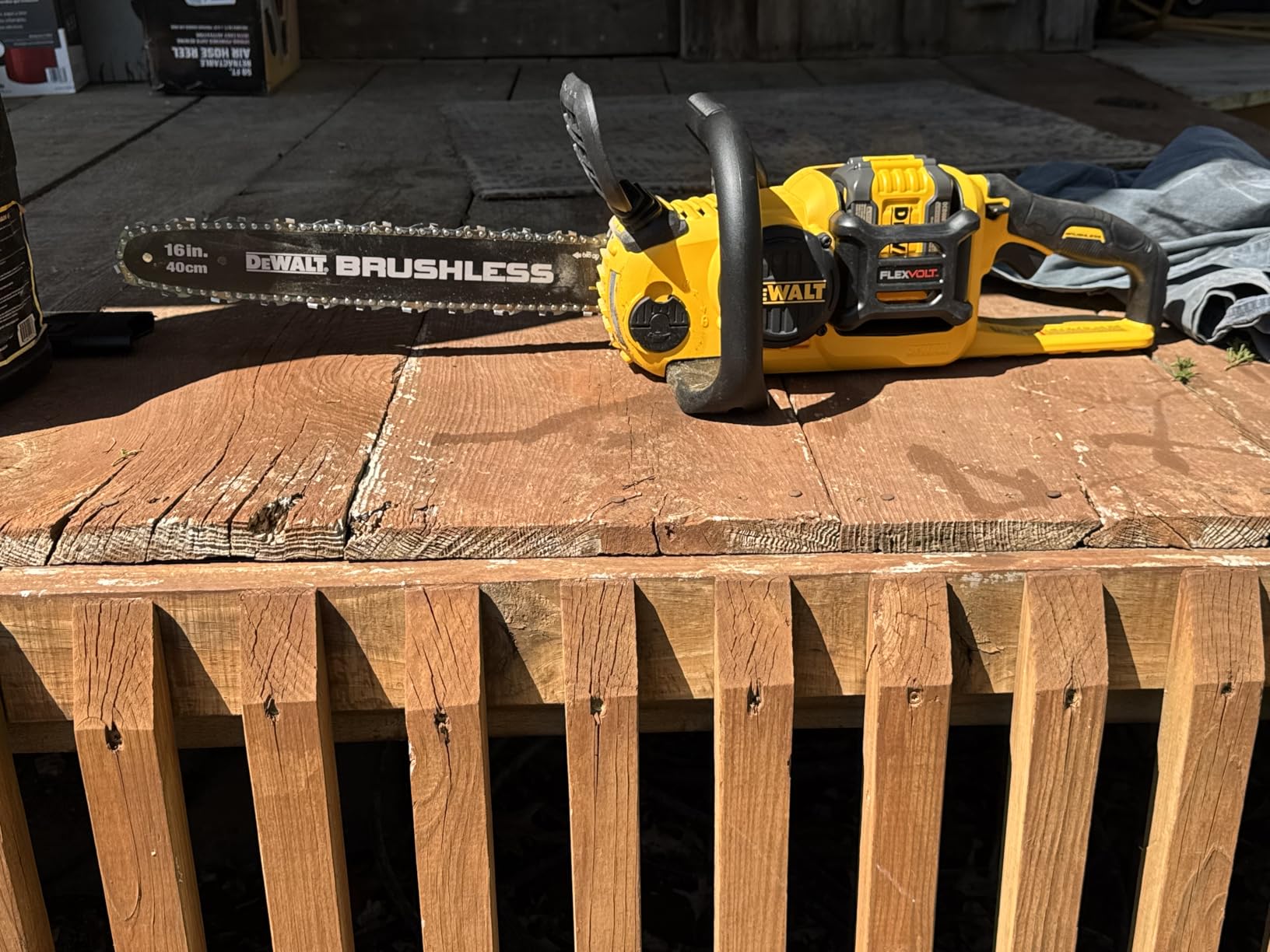 DEWALT FLEXVOLT 60V MAX Chainsaw Kit, 16-Inch, Brushless, 2Ah Battery (DCCS670X1) customer photo 1