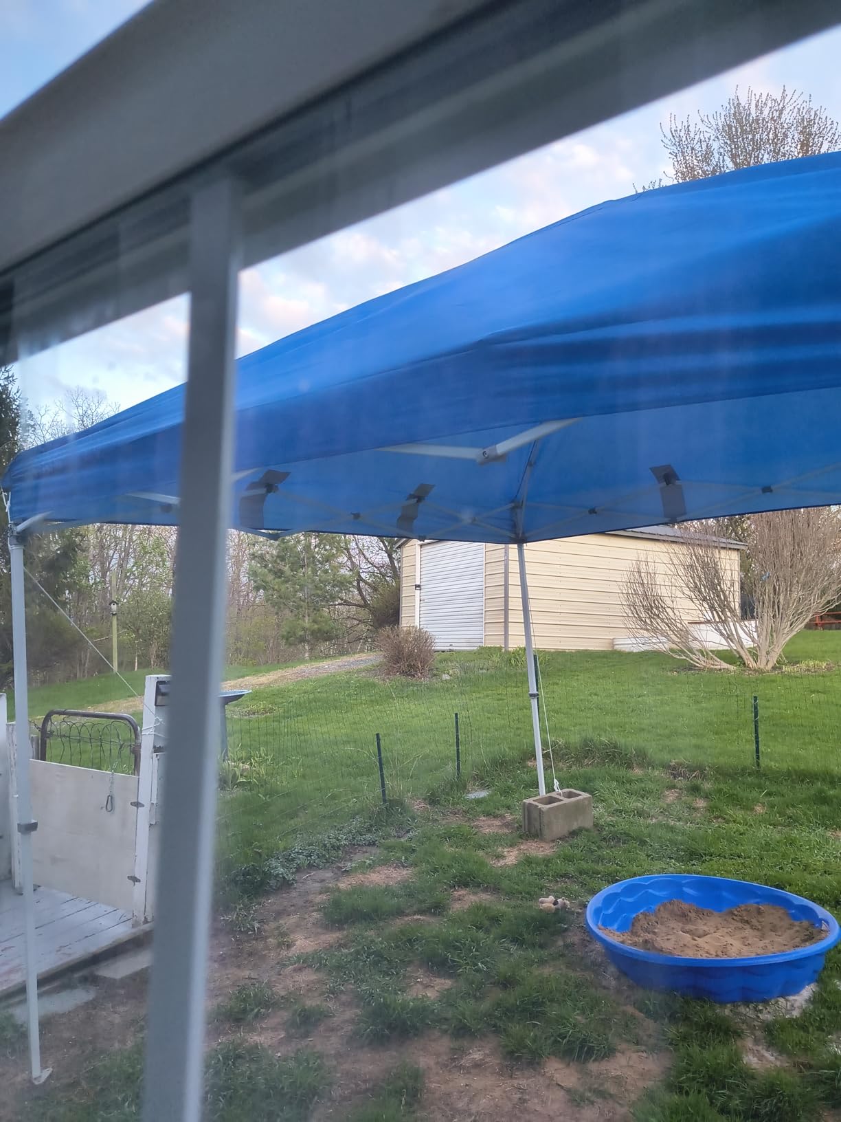 Amazon Basics Outdoor Pop Up 10 x 10 Canopy Tent for Events, Portable with Easy Setup, Sun Shelter for Outdoor Activities, Includes Wheeled Carry Bag, 8 Pegs, 4 Ropes, 4 Weighted Bags, Blue customer photo 1