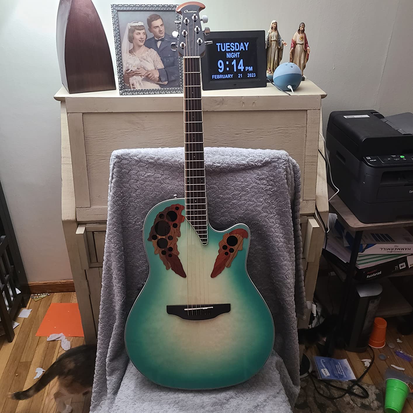 Ovation Celebrity Elite Plus CE44X-9B Mid-depth Acoustic-electric Guitar, Mintburst customer photo 1