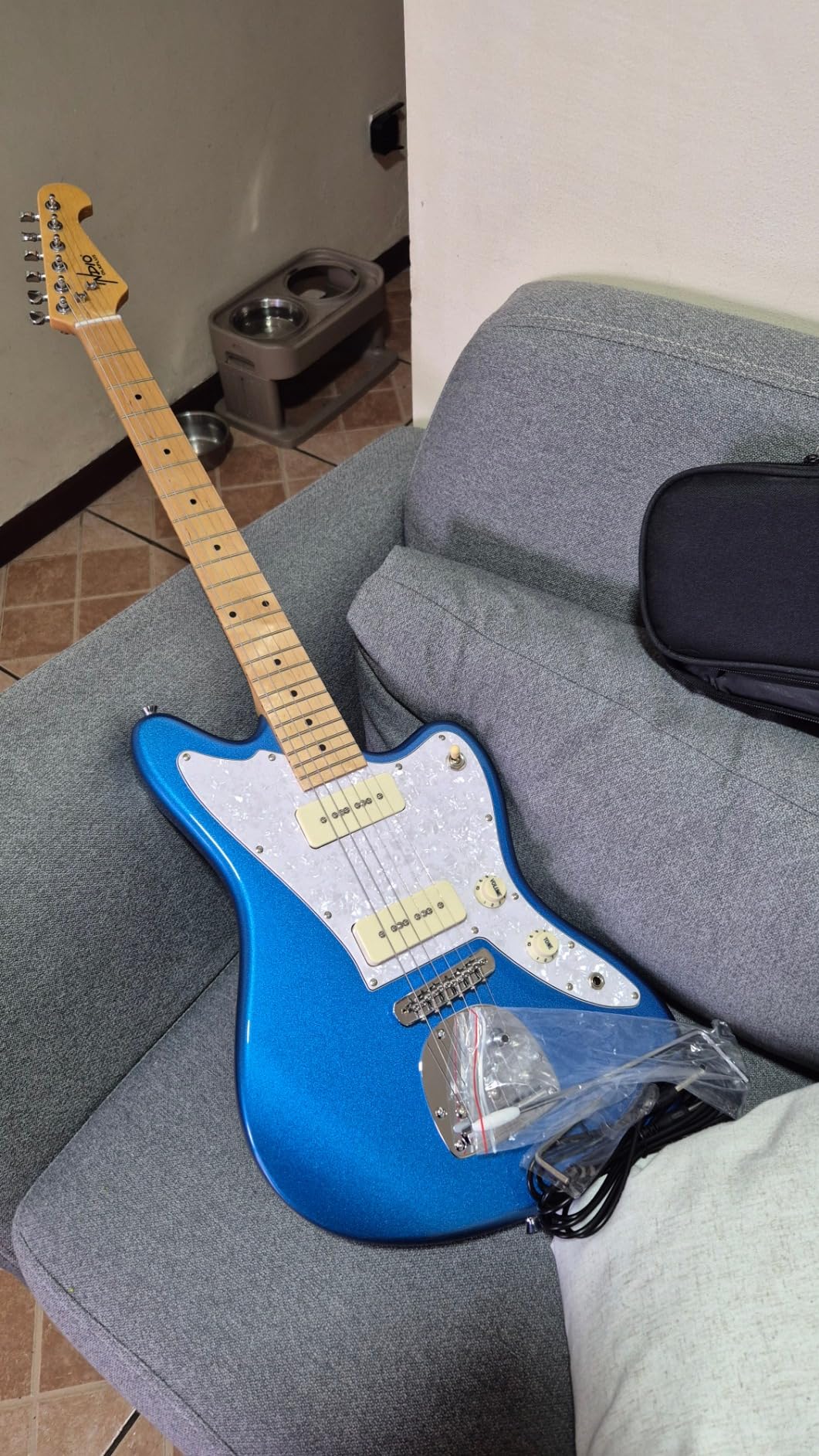 Monoprice Indio Series Offset DLX Plus Alder Electric Guitar - Natural, OS40 customer photo 2