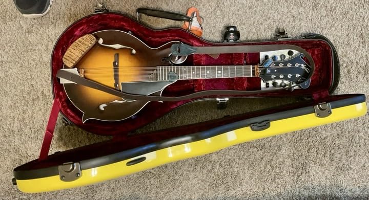 Crossrock Case - Fiberglass Mandolin Case - Fits Both A & F Styles - Padded Straps, Accessory Compartment, Fixed & Removable Padding - Includes TSA Lock-Yellow(CRF1020MAFYL) customer photo 1