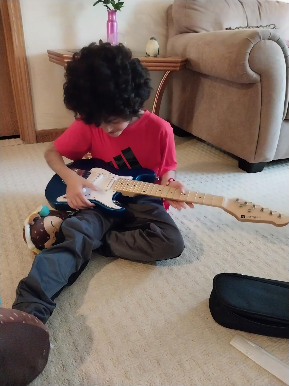 Kids Electric Guitar Vangoa 30 Inch Electric Guitar for Beginner Kit for Young Players with Amp, Bag, Strap, Extra Strings, Capo, Tuner, Picks, Cable (Blue) customer photo 1