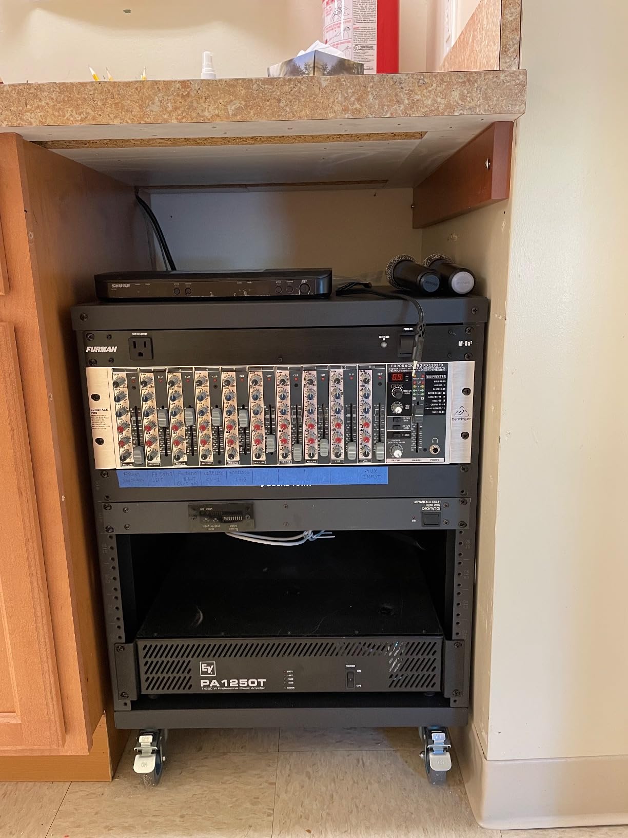 Sound Town 8U Universal Steel Rack, w/ 3