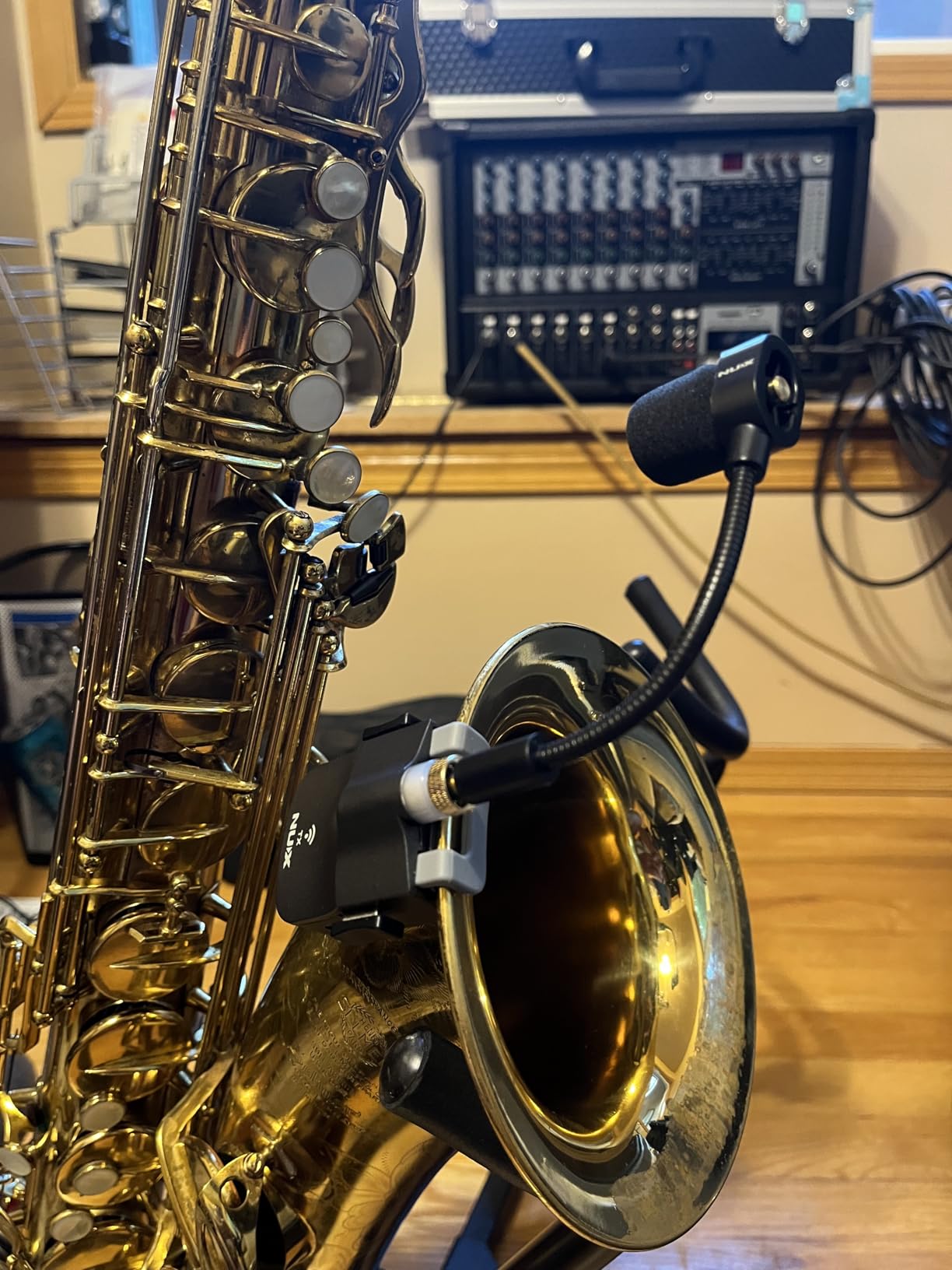 NUX B-6 Saxophone Wireless System with Charging Case, Operation Range of 20 Meters, High-Resolution 24-bit/44.1kHz Audio, 2.4GHz Wireless Saxophone Microphone customer photo 1