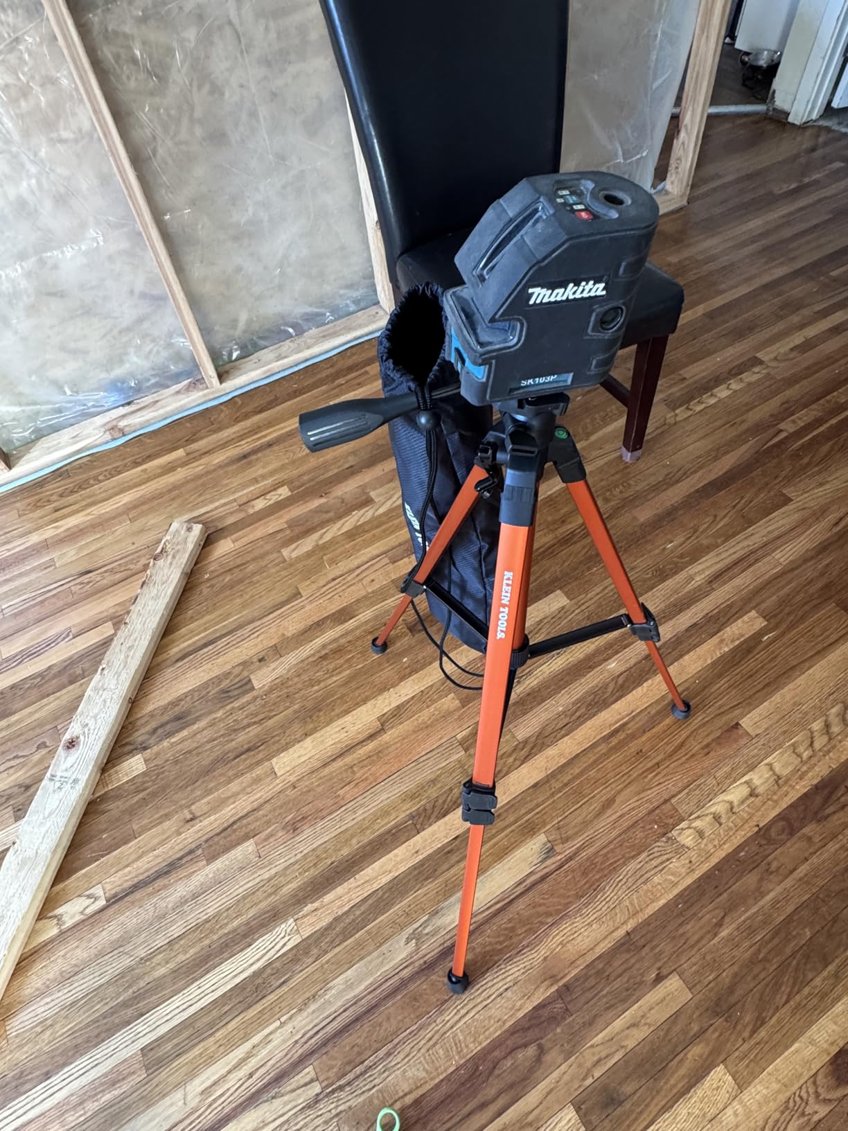 Klein Tools 69345 Tripod, Flexible Tripod with Mount, Lightweight Aluminum, Compatible with Klein Tools Laser Levels and other Products customer photo 1