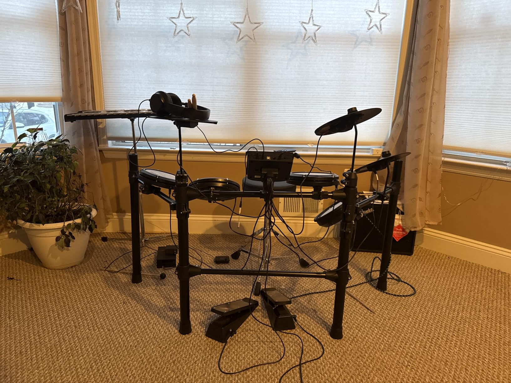 AODSK Electric Drum Set with Quiet Mesh Pads, Electronic Drum for Beginner, USB MIDI, Throne, Headphones, Sticks, Included 15 Kits and 195 Sounds (AED-403-Teenagers Beginners) customer photo 1