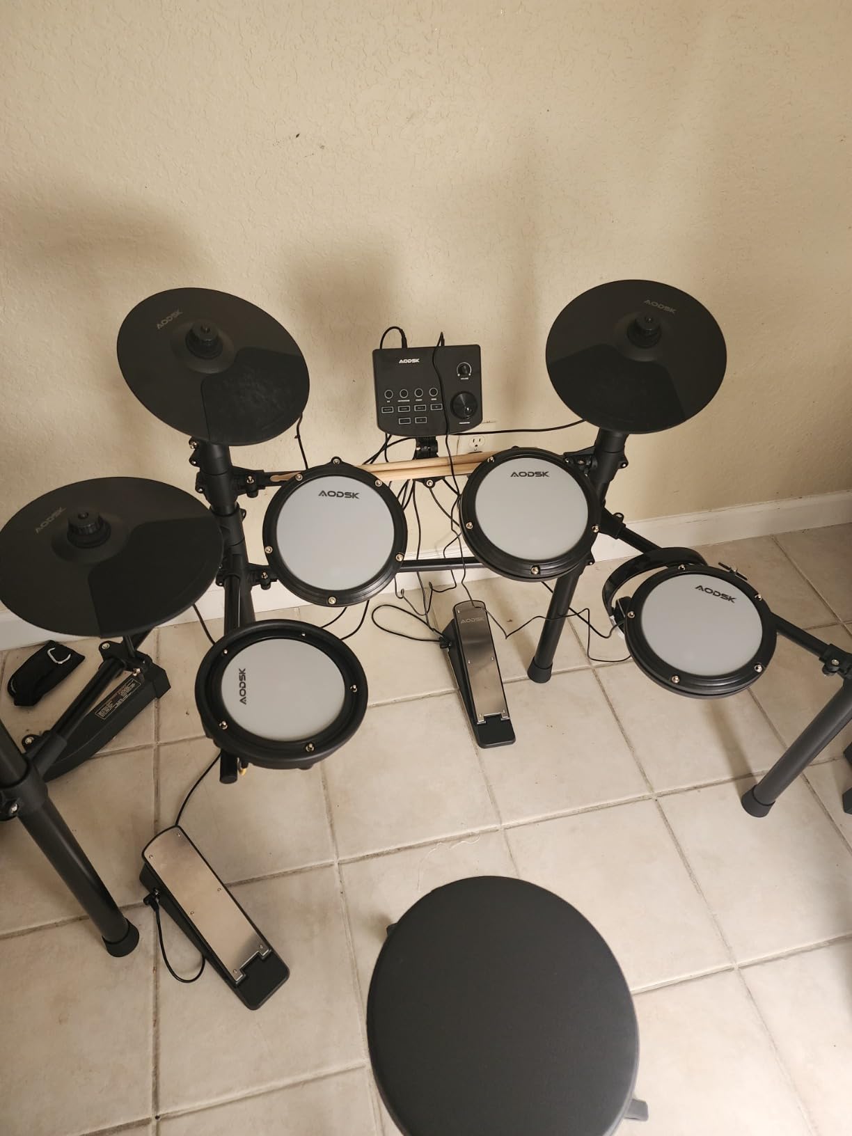 AODSK Electric Drum Set with Quiet Mesh Pads, Electronic Drum for Beginner, USB MIDI, Throne, Headphones, Sticks, Included 15 Kits and 195 Sounds (AED-403-Teenagers Beginners) customer photo 2