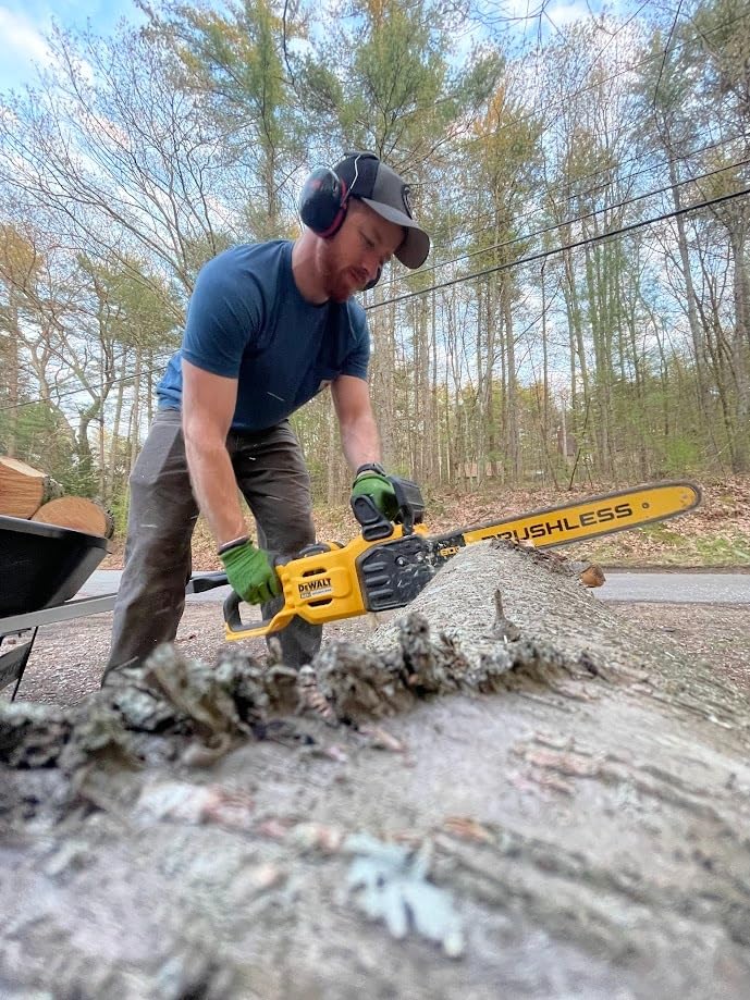 DEWALT 60V FLEXVOLT 18-Inch Brushless Chainsaw Kit (DCCS672X1) customer photo 1