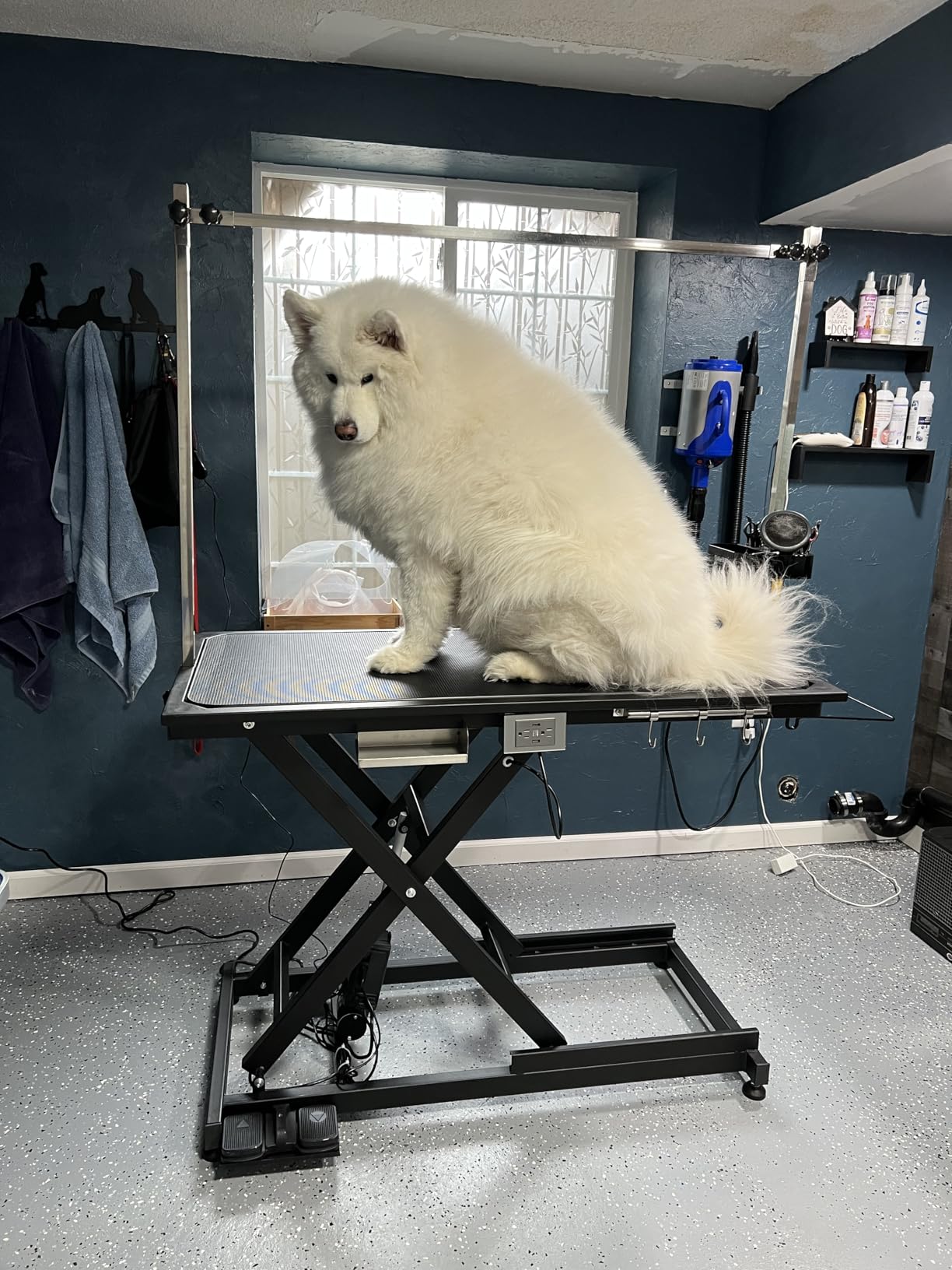 Hydraulic Pet Dog Grooming Table for Dogs, Heavy Duty Professional Large Drying Table with Adjustable Arm Noose, Maximum Capacity Up to 300lbs, 42.5