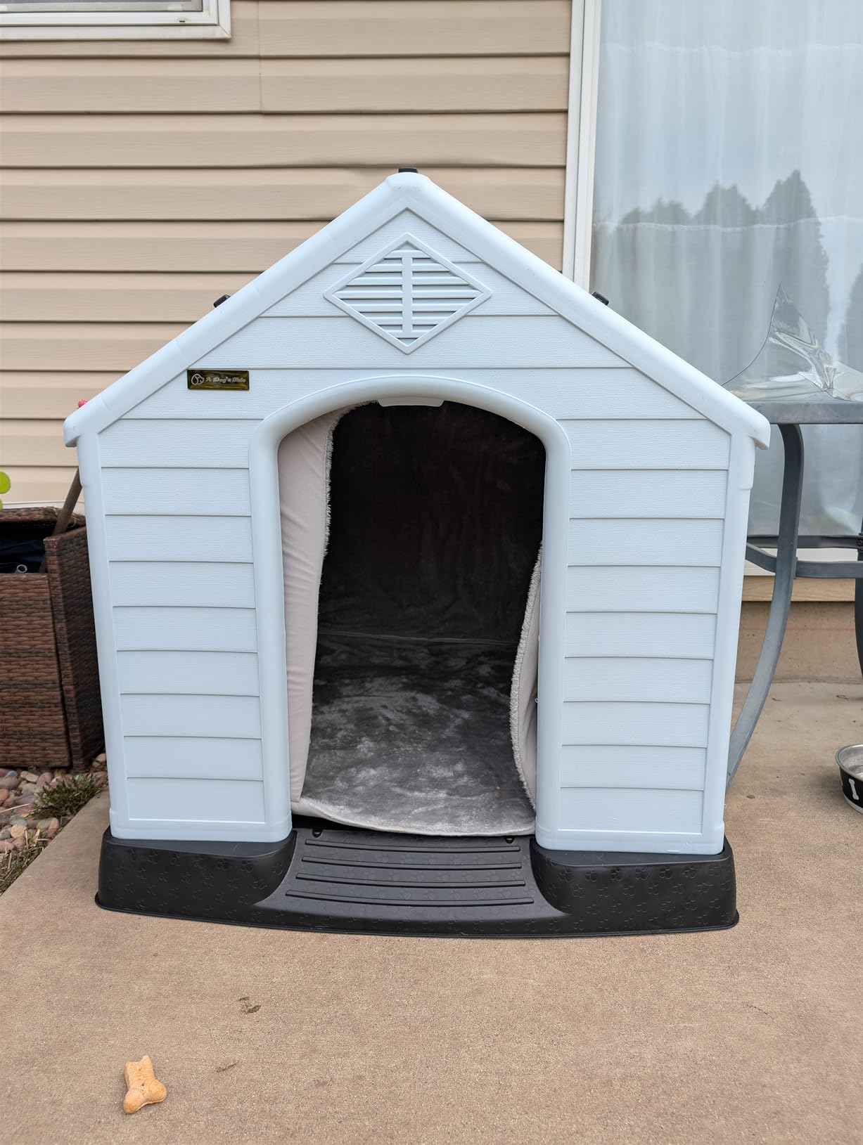 LEMBERI Durable Waterproof Plastic Dog House for Small to Large Sized Dogs, Indoor Outdoor Doghouse Puppy Shelter with Elevated Floor, Easy to Assemble (Gray, 39