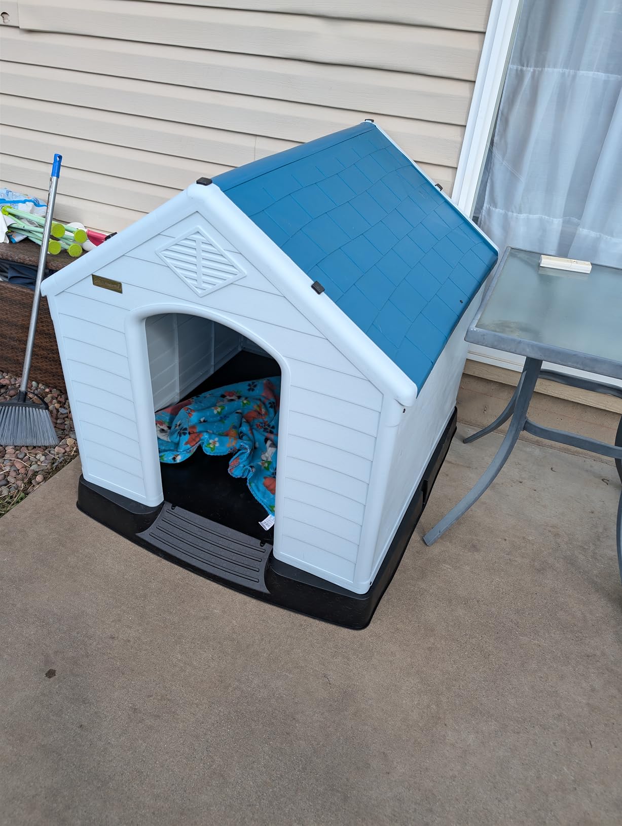 LEMBERI Durable Waterproof Plastic Dog House for Small to Large Sized Dogs, Indoor Outdoor Doghouse Puppy Shelter with Elevated Floor, Easy to Assemble (Gray, 39