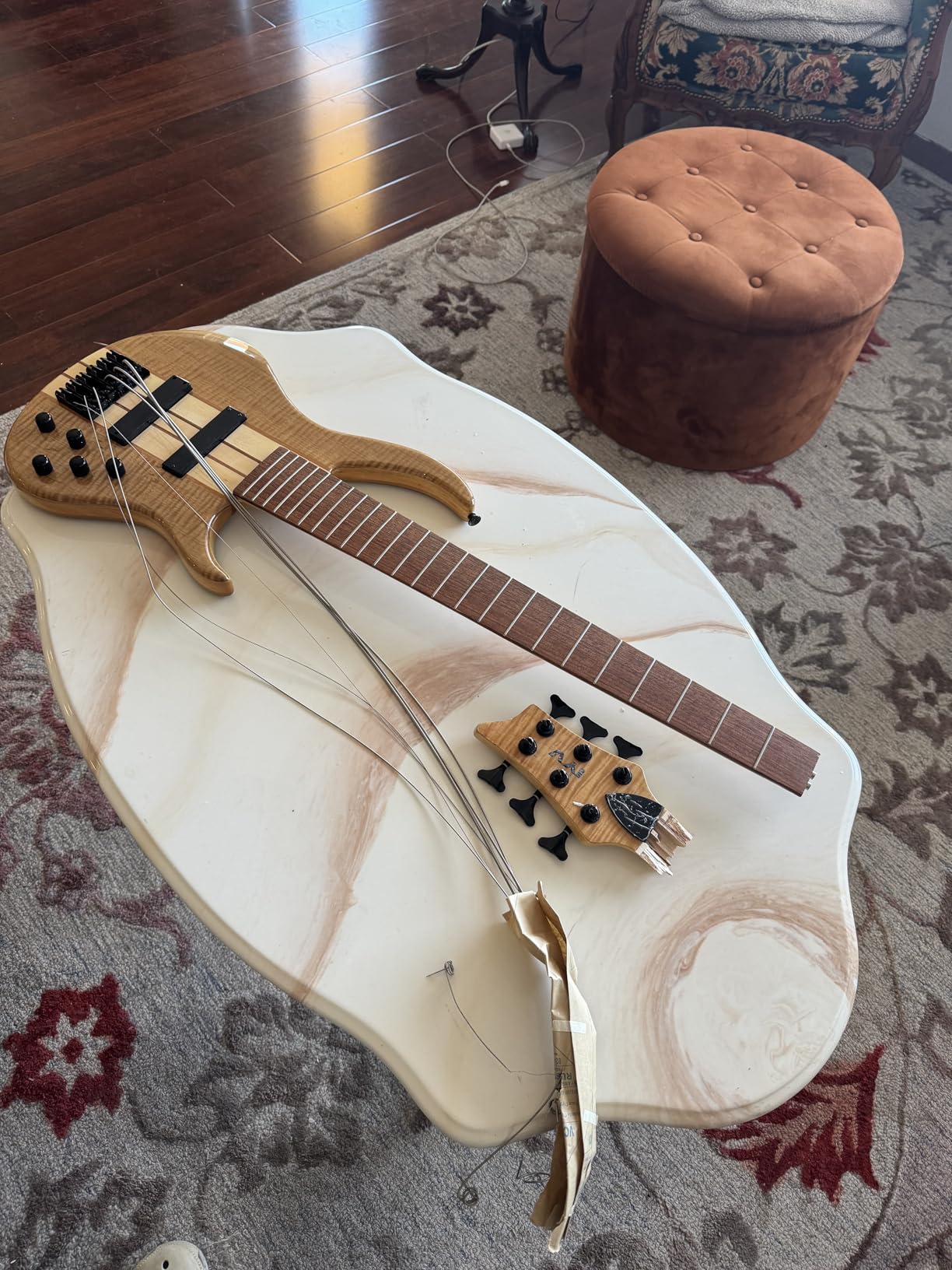 IYV IBSY-600 Neck-through Sycamore top Multi-ply 6-string Bass customer photo 2