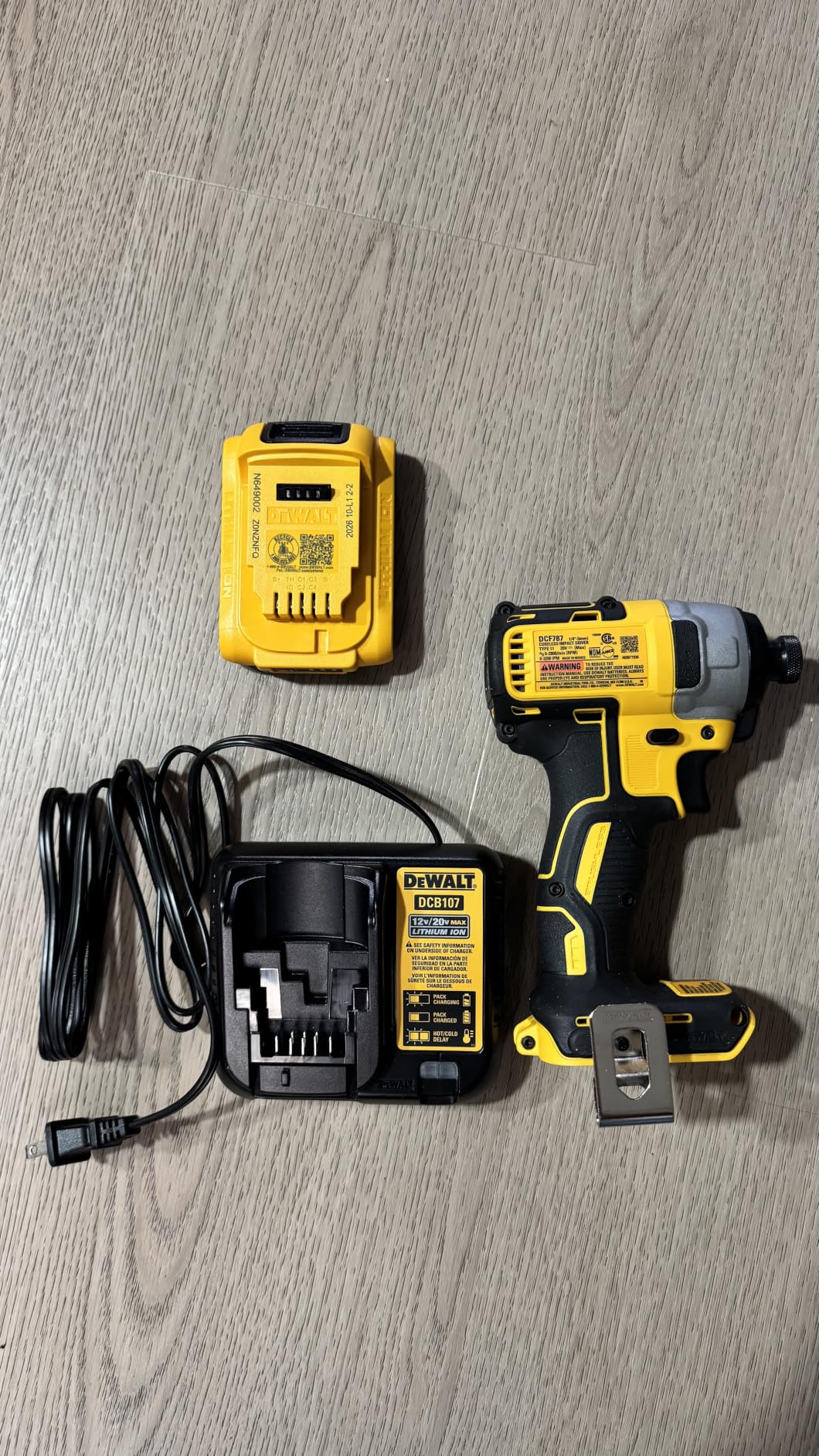 DEWALT 20V MAX Impact Driver, 1/4 Inch, Battery and Charger Included (DCF787D1) customer photo 2