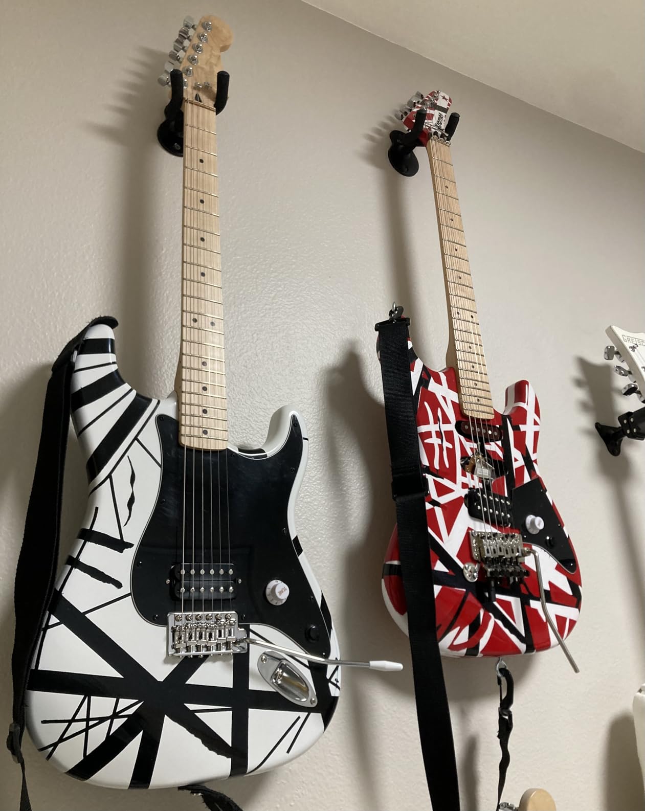Squier Sonic Stratocaster Electric Guitar, Tahitian Coral, Maple Fingerboard, White Pickguard customer photo 1