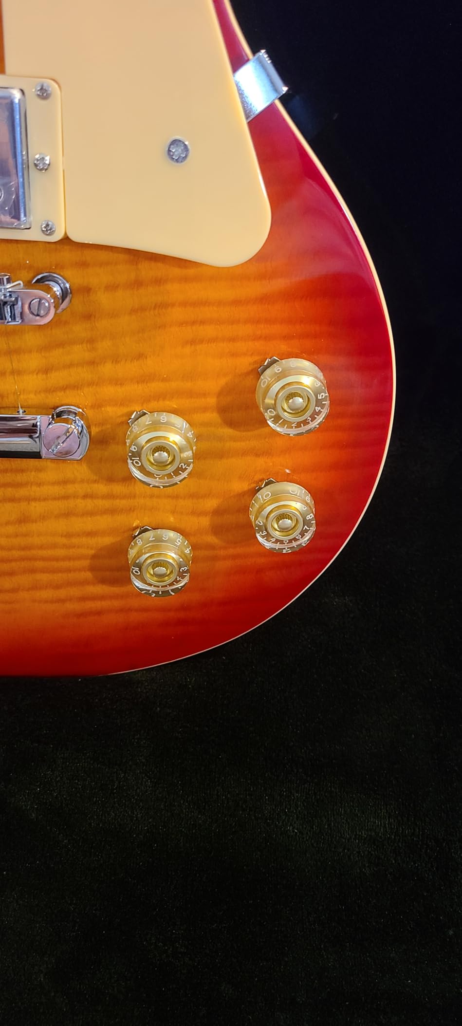 Leo Jaymz SC Series Electric Guitar - Mahogany Body, Laurel Fingerboard, Dual Hum Humbuckers, Tune-O-Matic Bridge, C Neck, 18:1 Tuners (Cherry Sunburst) customer photo 1