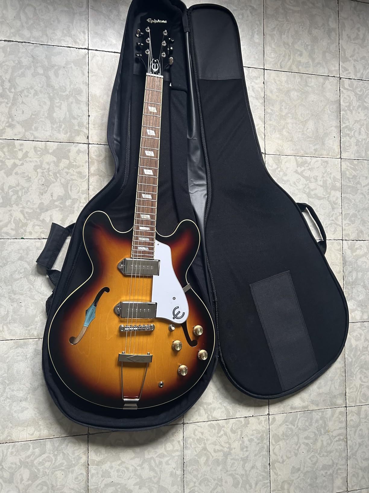 Epiphone Casino Archtop Hollowbody Electric Guitar, Vintage Sunburst customer photo 1