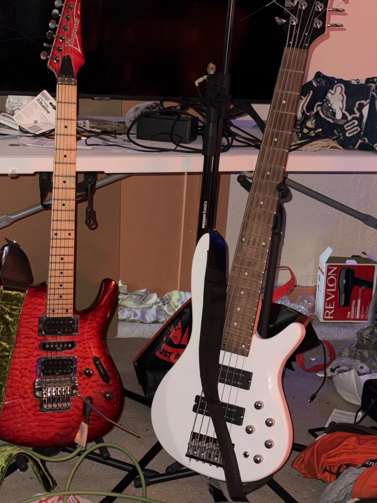 Ktaxon Bass Guitar 6 String Electric Bass Guitars, Beginner Bass Guitar with Professional H-H pickup, 3 Way Pickup Selector, Premium Cable, Unique Body Design for Beginner (Upgraded White) customer photo 1