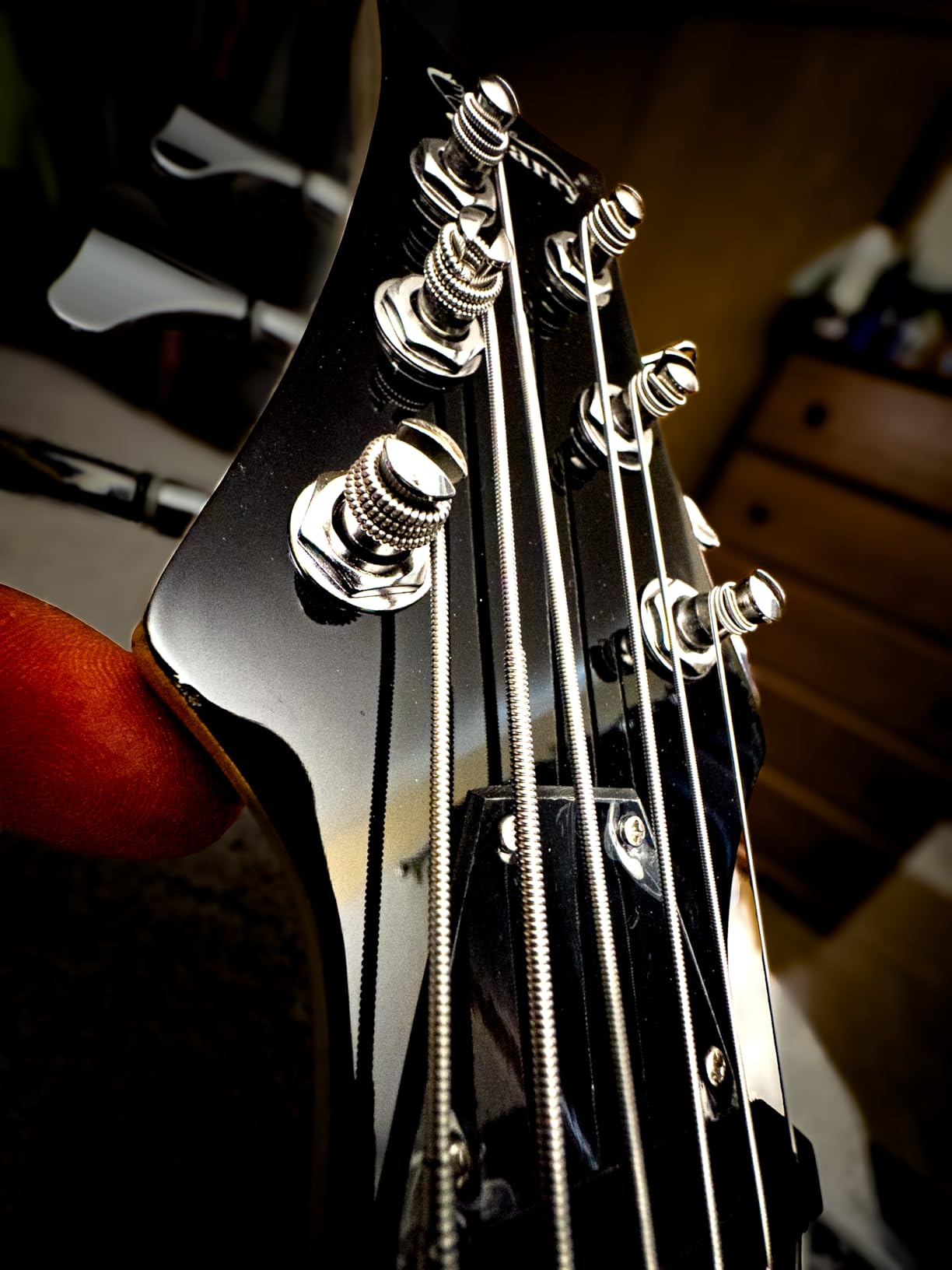 Ktaxon Bass Guitar 6 String Electric Bass Guitars, Beginner Bass Guitar with Professional H-H pickup, 3 Way Pickup Selector, Premium Cable, Unique Body Design for Beginner (Upgraded White) customer photo 2