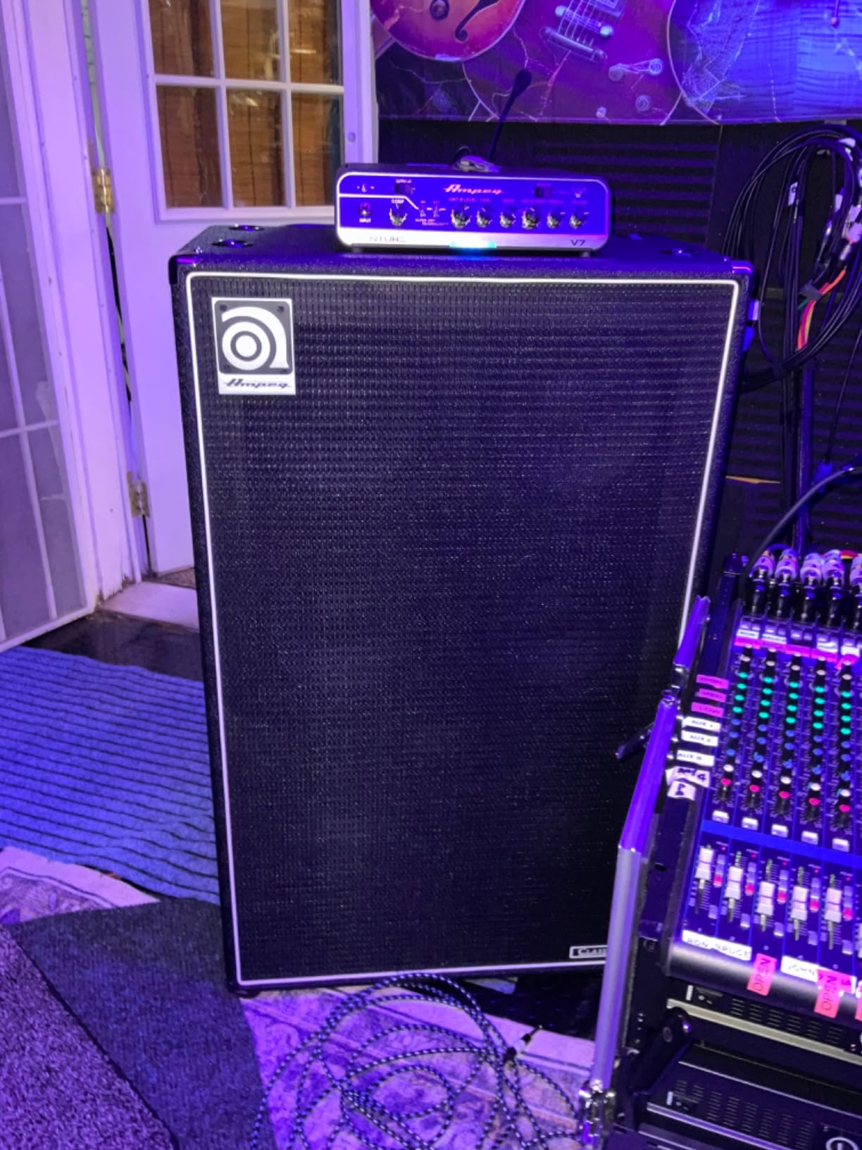 Ampeg Venture V7 Bass Guitar Head 700 Watts customer photo 2