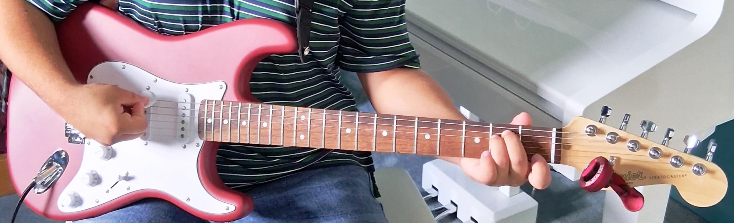 Fender Squier Debut Series Stratocaster Electric Guitar, Beginner Guitar, with 2-Year Warranty, Includes Free Lessons, Black with Matte Finish customer photo 1
