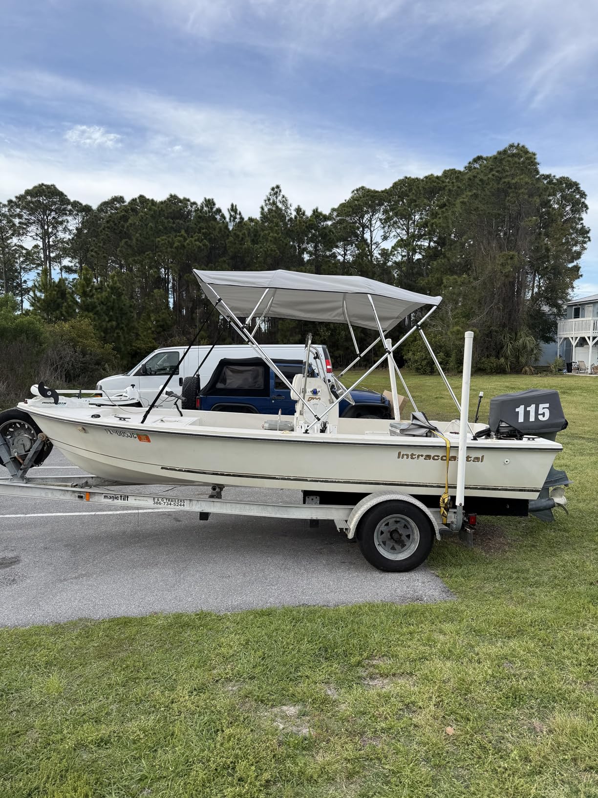 VEVOR 4 Bow Boat Bimini Tops, 600D Polyester Canopy with Aluminum Alloy Frame, Waterproof & Sun Shade Boat Awning Canopy with Storage Bag, 2 Support Poles, 4 Straps, 8'Lx(91