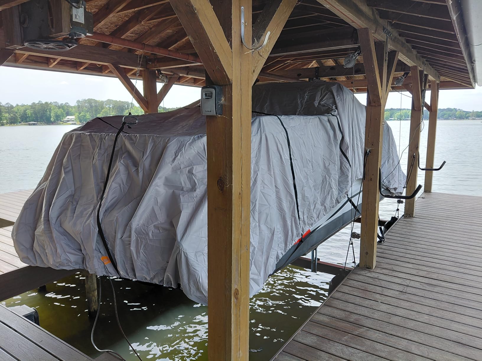 RVMasking Pontoon Boat Cover with Motor Cover, 1400D Heavy Duty Middle Reinforced, Marine Grade Waterproof Boat Cover for Length: 21'-24', Beam Width up to 102