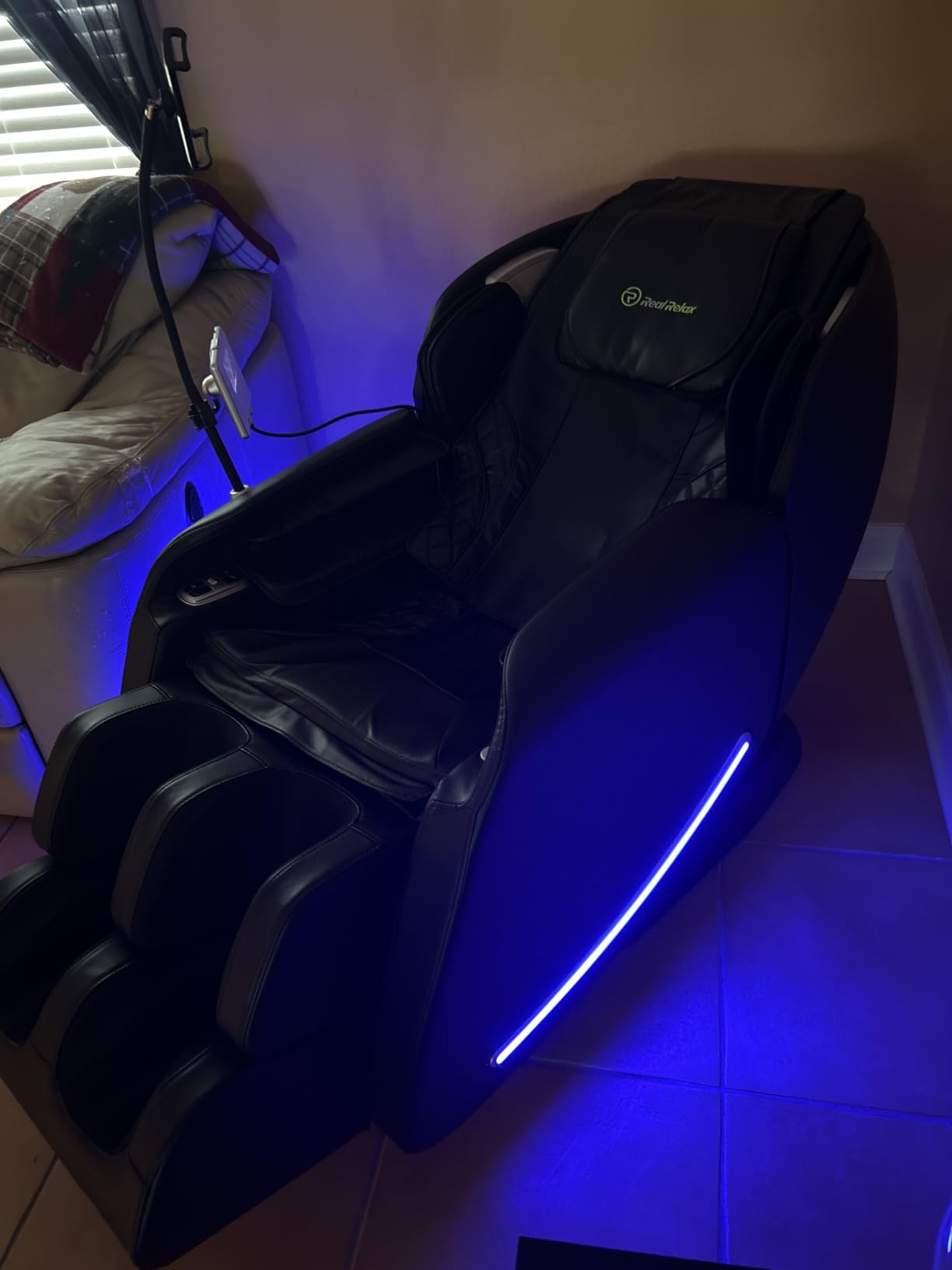 Real Relax Massage Chair Full Body with Unique Phone Controller, Zero Gravity 3D SL-Track Recliner with APP Control, Child Lock, Pause Button, Favor-06, Black customer photo 1