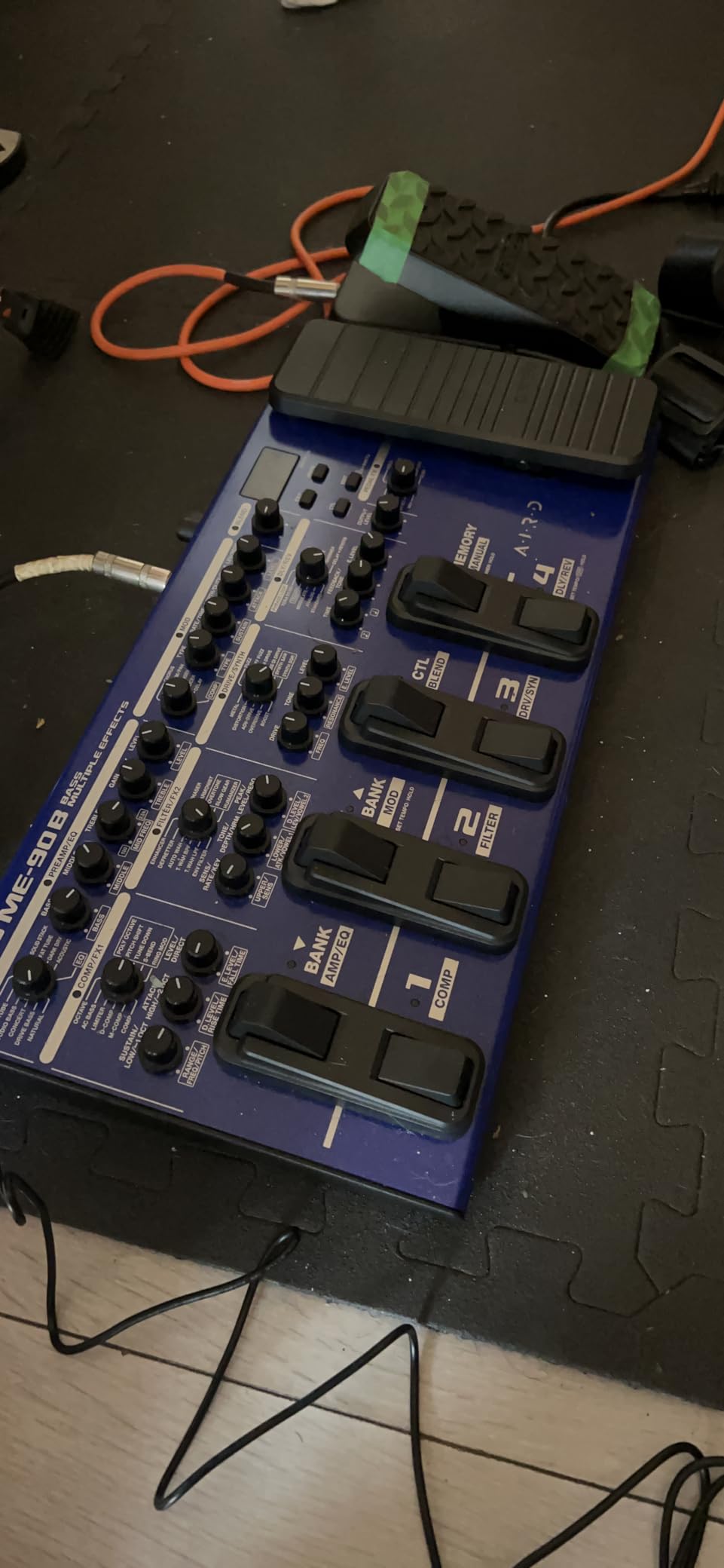 BOSS ME-90B Bass Multi-Effects | All-In-One Bass Processor | 10 Onboard AIRD Amp Models | 61 Effects from the BOSS Bass Effects Library | 8 Multi-Function Footswitches & Redesigned Expression Pedal customer photo 1