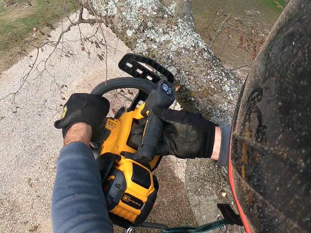 DEWALT 60V FLEXVOLT 14-Inch Top Handle Chainsaw (DCCS674) customer photo 1
