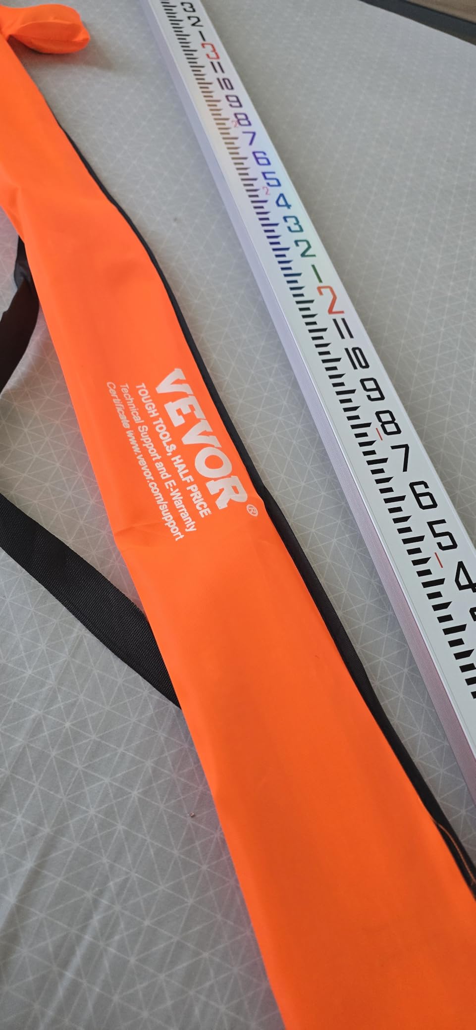 VEVOR Aluminum Grade Rod, 25-Feet/10ths 6 Sections Telescopic Measuring Rod, Double-Sided Scale 1/10ft Leveling Rod Stick, Aluminum Alloy Survey Rod w/Bubble Level & Carrying Bag for Houses, Walls, Floors customer photo 2