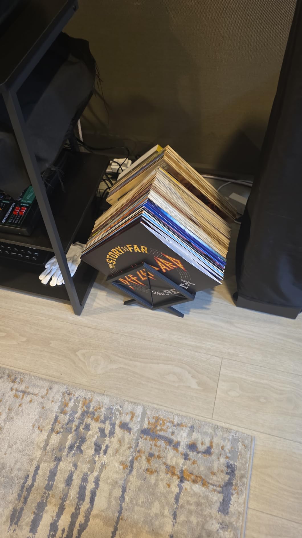 YINMIT Vinyl Record Holder, 80-100 LP Vinyl Record Storage Rack, Quick Assembly Vinyl Record Display, Retro Style Organizer for Magazine, Book, Files, Albums (Rustic Brown, 1 Tier) customer photo 1