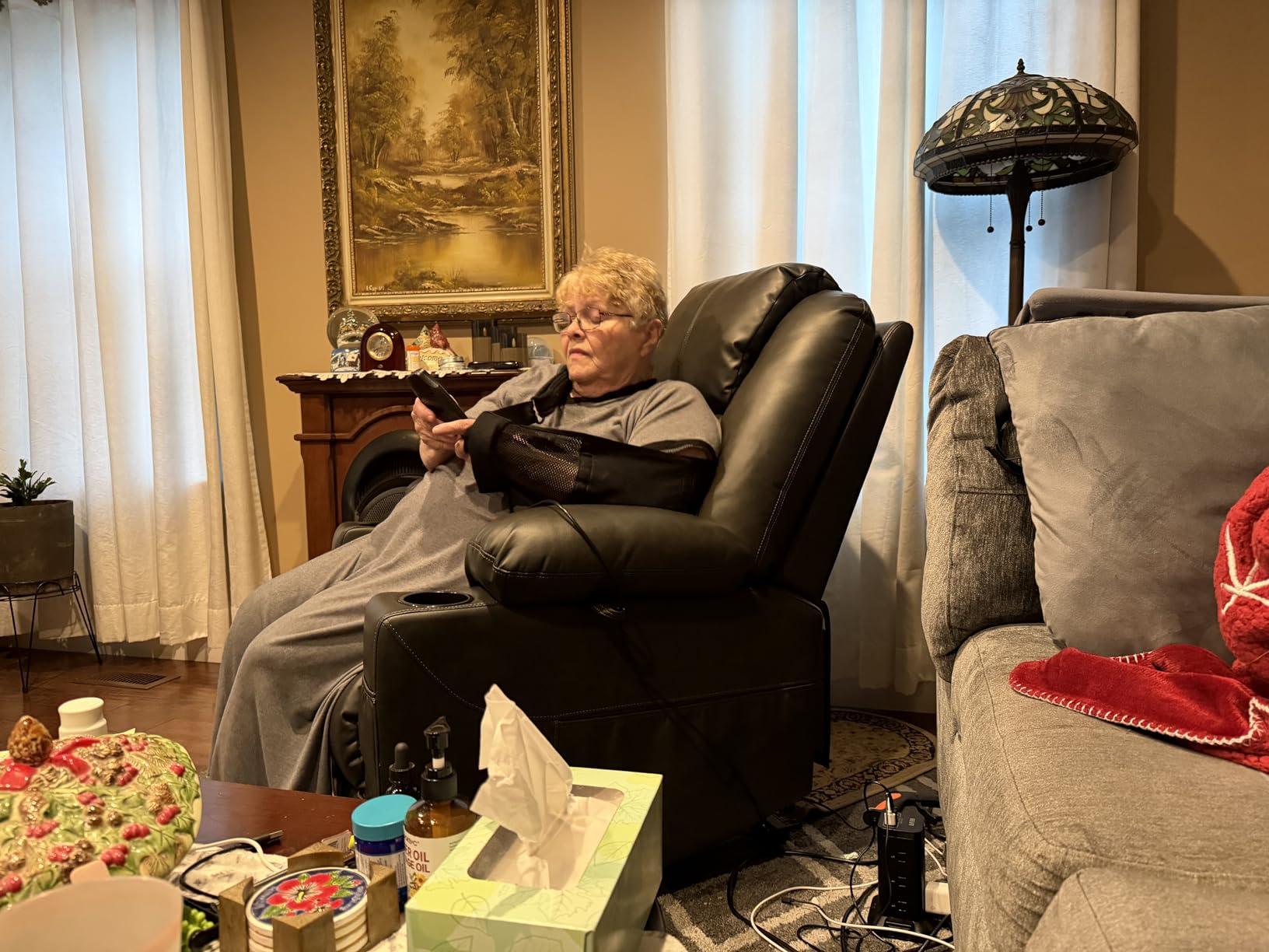 MCombo Oversized Power Lift Recliner Chair for Elderly, Lift Chair with Heat and Massage for Big and Tall, USB&Type C Ports, Cup Holders, Faux Leather R7510 (Dark Brown, Large-Wide) customer photo 2