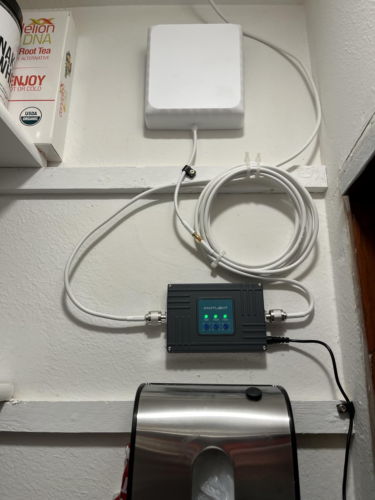 Cell Phone Signal Booster for Car, Truck and SUV | Boosts Signal for All U.S. Carriers on Band 2, 4, 5, 12, 13 and 17 | Supports Multiple Users & Devices | Easy to Setup | FCC Approved customer photo 2