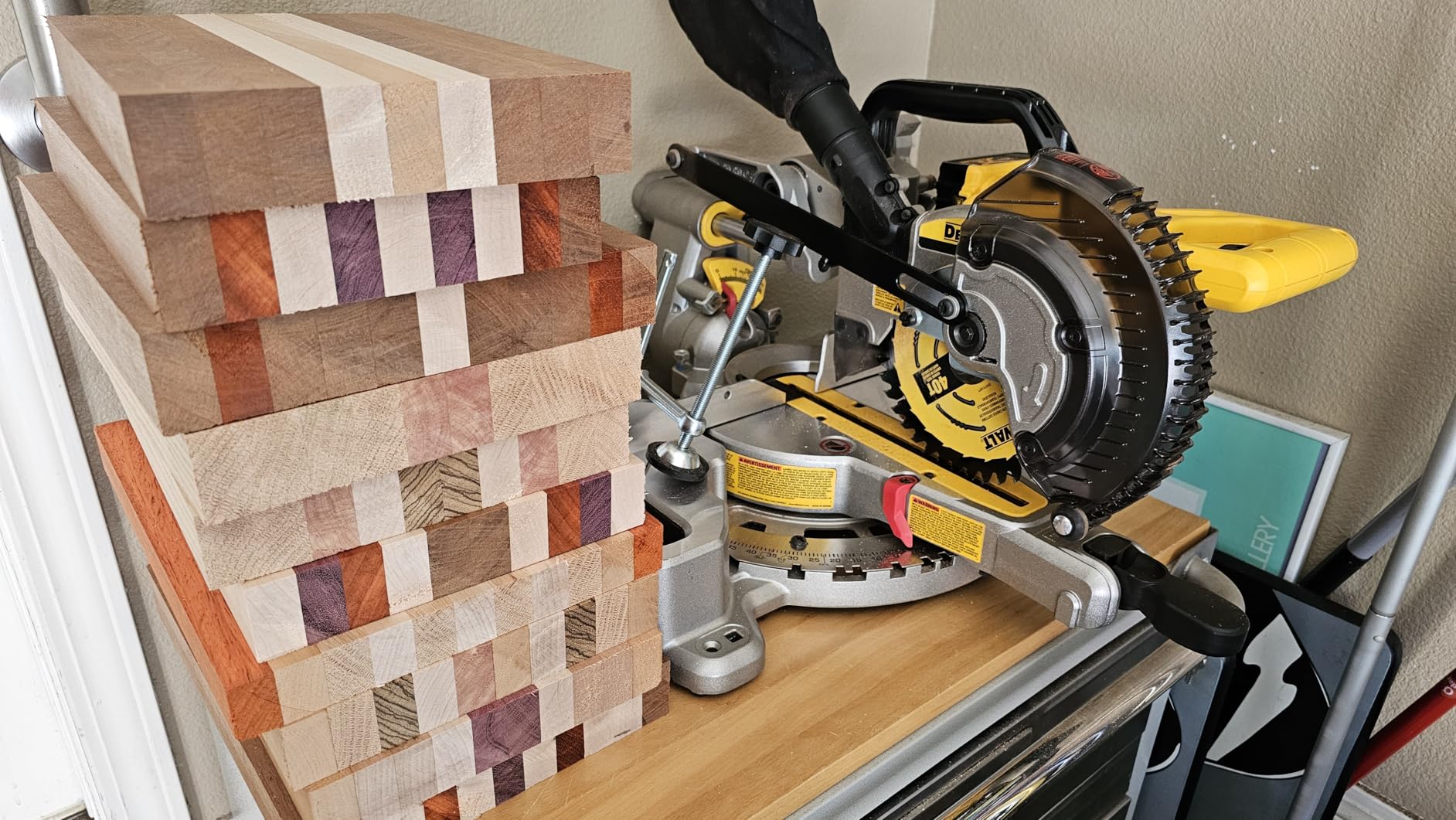 DEWALT 20V MAX XR 10 in. Double Bevel Fixed Miter Saw Kit (DCS714WW1) customer photo 1