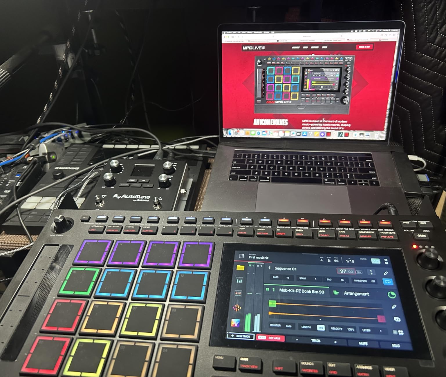 Akai Professional MPC Live III - Standalone Portable Music Production Center with MPCe Pads, Sequencer, Touchscreen, Mic, Stereo Monitors, Audio Interface, Wi-Fi, Bluetooth, Battery, Touchstrip customer photo 1