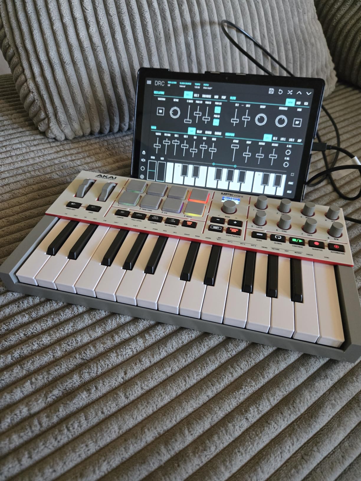 Akai Professional MPK Mini IV USB-C MIDI Keyboard Controller - MPC Drum Pads, 360 Knobs, Pitch and Mod Wheels, Production Software, Native Instruments Sound Package customer photo 1