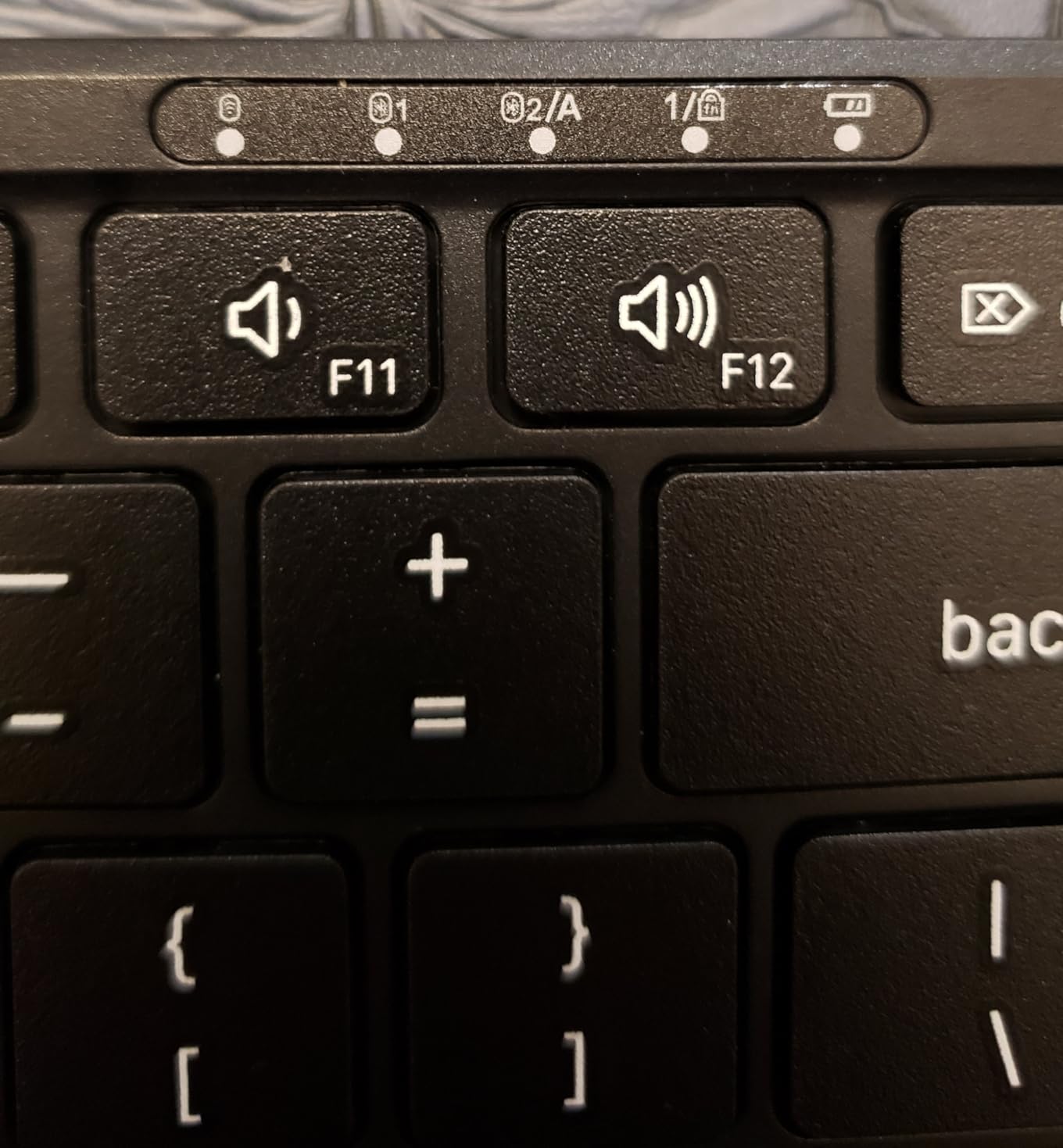TECKNET Wireless Foldable Bluetooth Keyboard, Rechargeable Portable Keyboards for Travel with Number Pad, Full-Size Connect Up to 3 Devices for iPad Tablet Smartphone Laptop PC Windows iOS Android customer photo 1