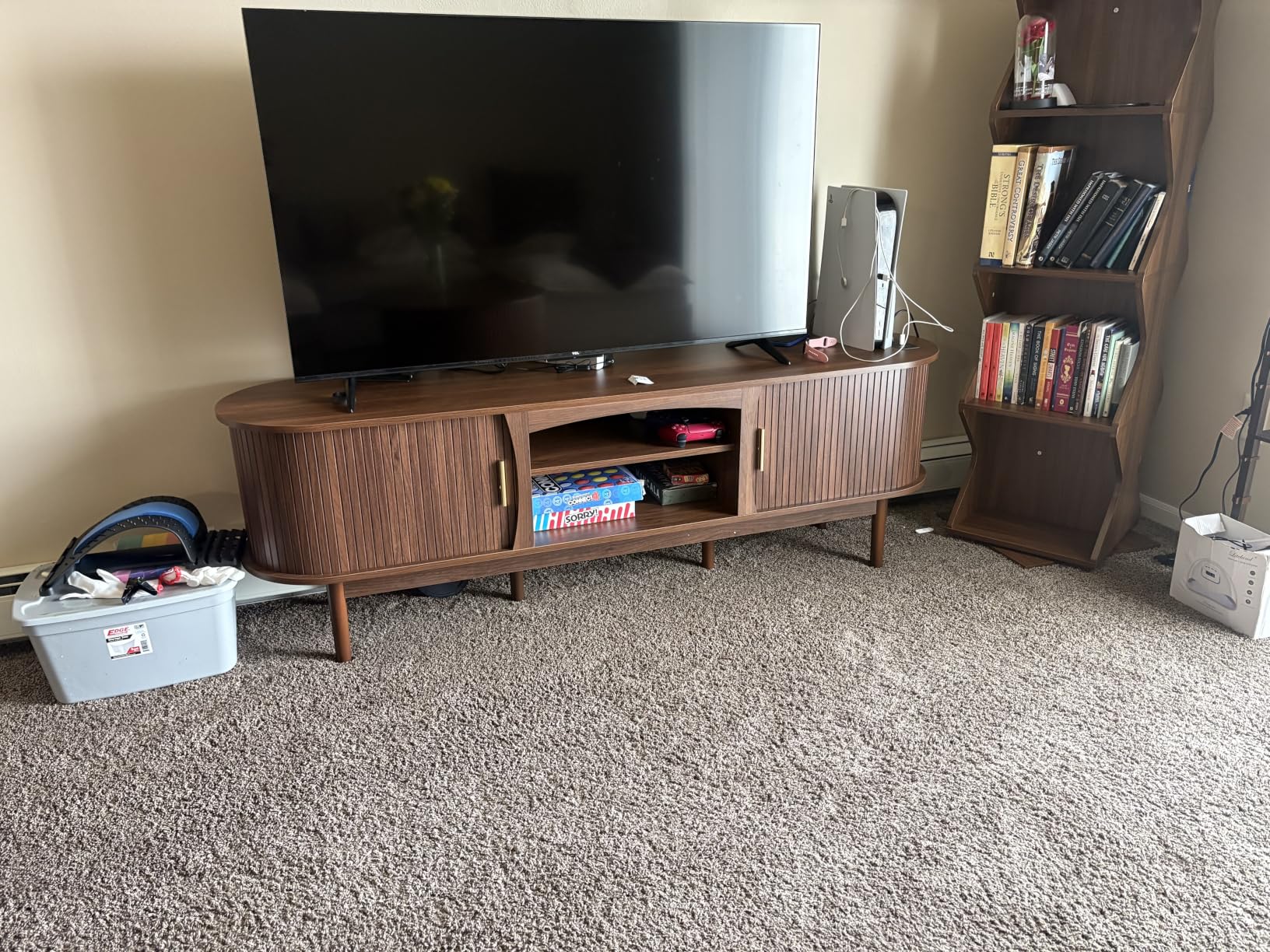 Decofy Mid Century TV Stand for TVs up to 65 Inches, Entertainment Center with Storage, Power Outlet, Fluted Sliding Doors & Adjustable Shelves, Modern Media TV Console Table for Living Room (Walnut) customer photo 1