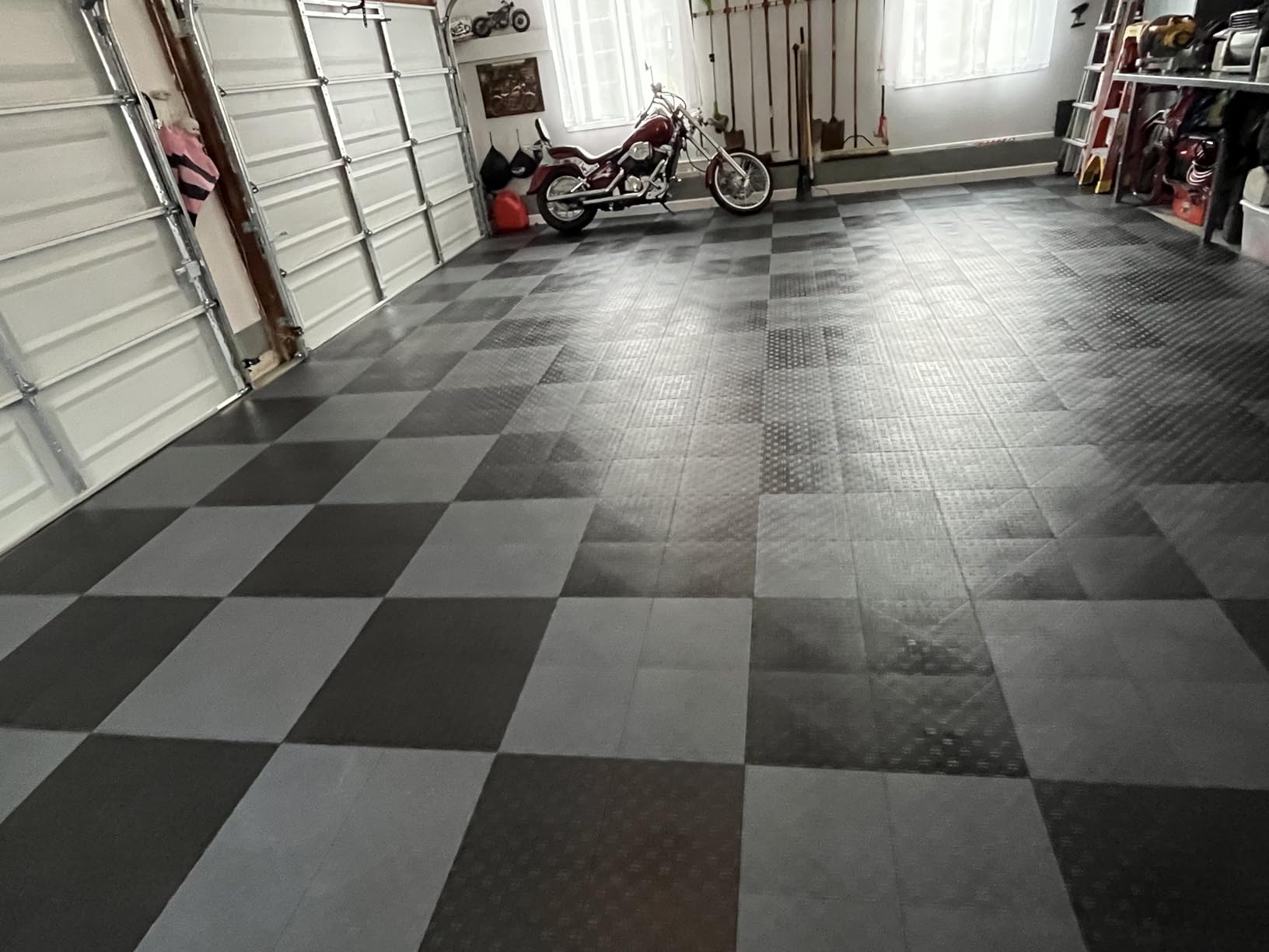 VEVOR Garage Floor Tiles 20.2 x 20.2 x 0.2 inch, Interlocking Diamond Plate Slip-Resistant Texture Non-Slip Sturdiness, for Garages, Warehouse, Tool Room, Black, 8 Pack customer photo 2