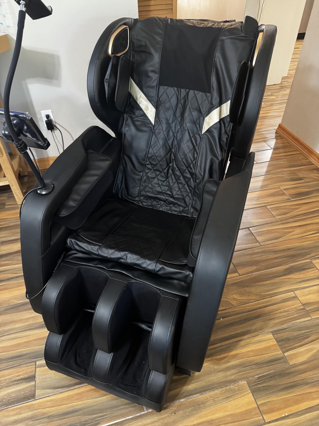 2026 Massage Chair, Massage Chairs Full Body and Recliner with 14 Fixed Points, Zero Gravity, Wood Grain Leather, Foot Massage, Airbags, Lumbar Heating, Bluetooth and Control Screen customer photo 1