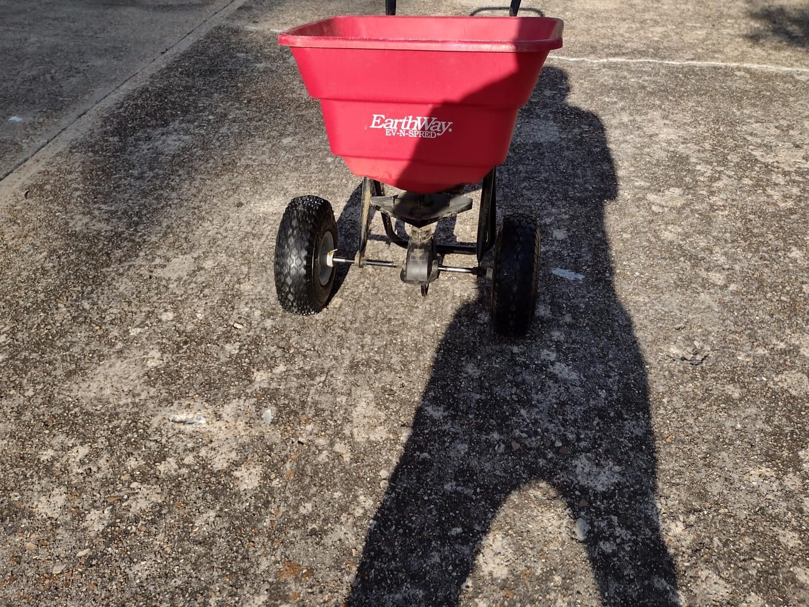 EarthWay 2050P 80lb Broadcast Spreader, Lawn Aerator, Fertilizer Spreader, 80lb Capacity, Pre-Assembled, with Rustproof Poly Hopper and Adjustable Drop Rate for Lawn Care & Seed Spreading customer photo 1