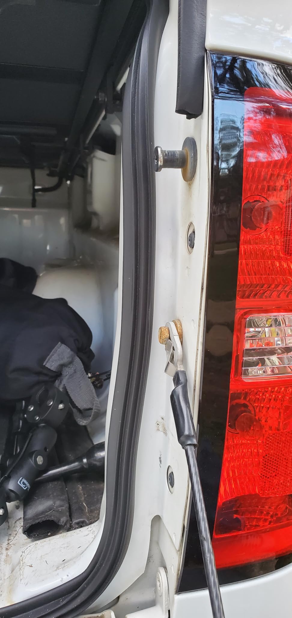 RealTruck TruXedo TruXseal Universal Tailgate Seal | 1703206 | Universal Fitment customer photo 1