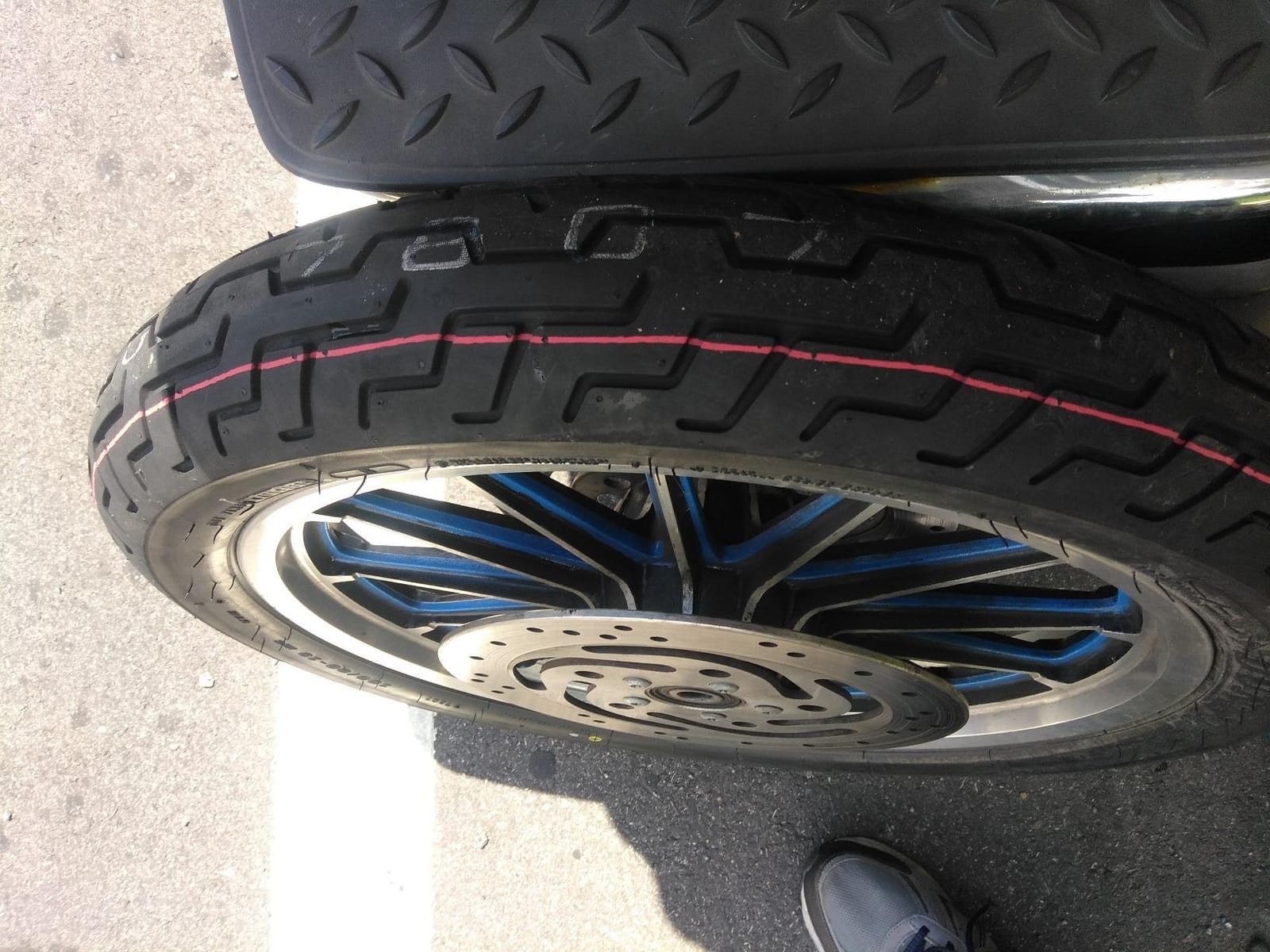 Dunlop D404 Front Motorcycle Tire 100/90-19 (57H) Black Wall - Fits: BMW F650 1997-1999 customer photo 1