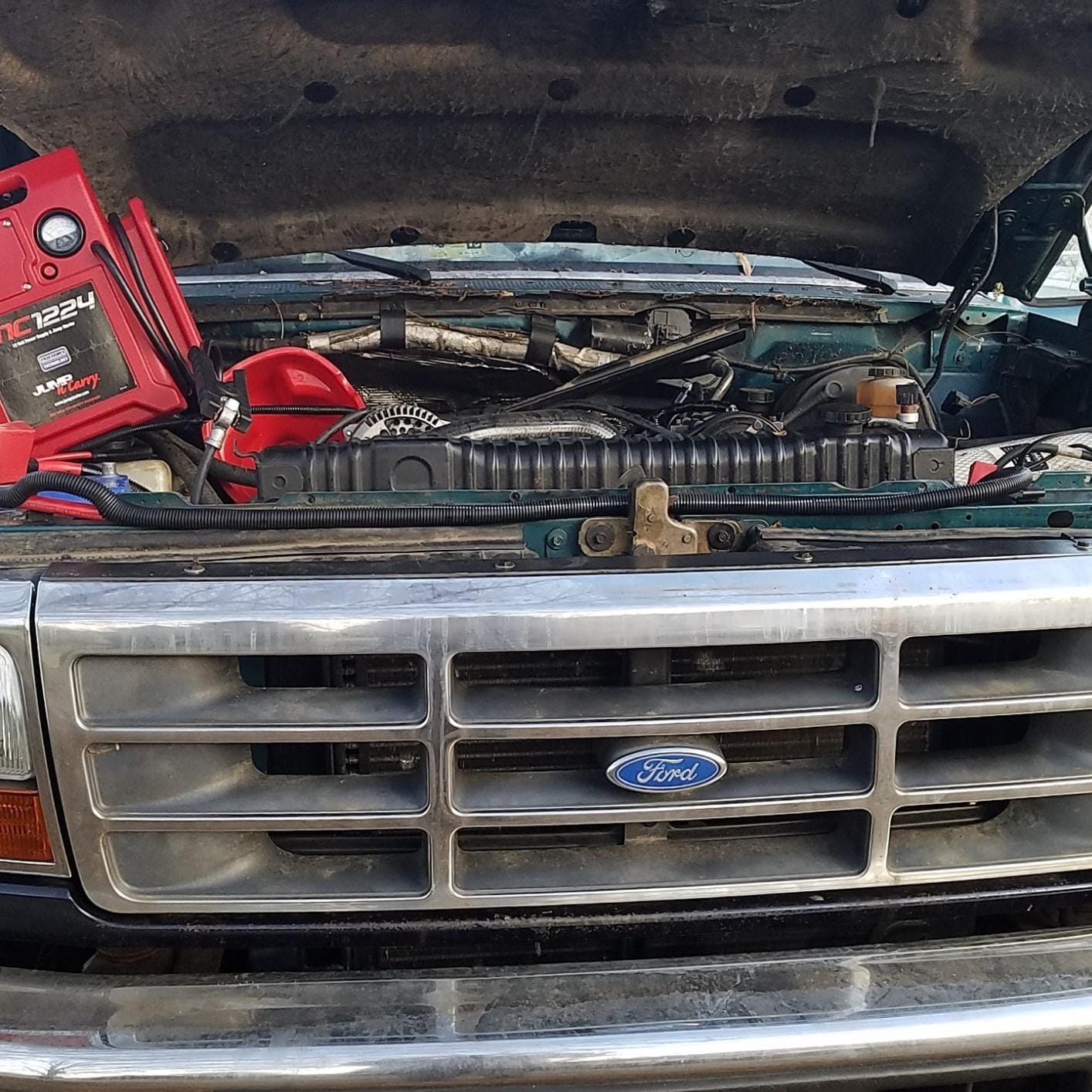 Clore Automotive Jump-N-Carry JNC1224 3400/1700 Peak Amp 12/24V Jump Starter customer photo 1