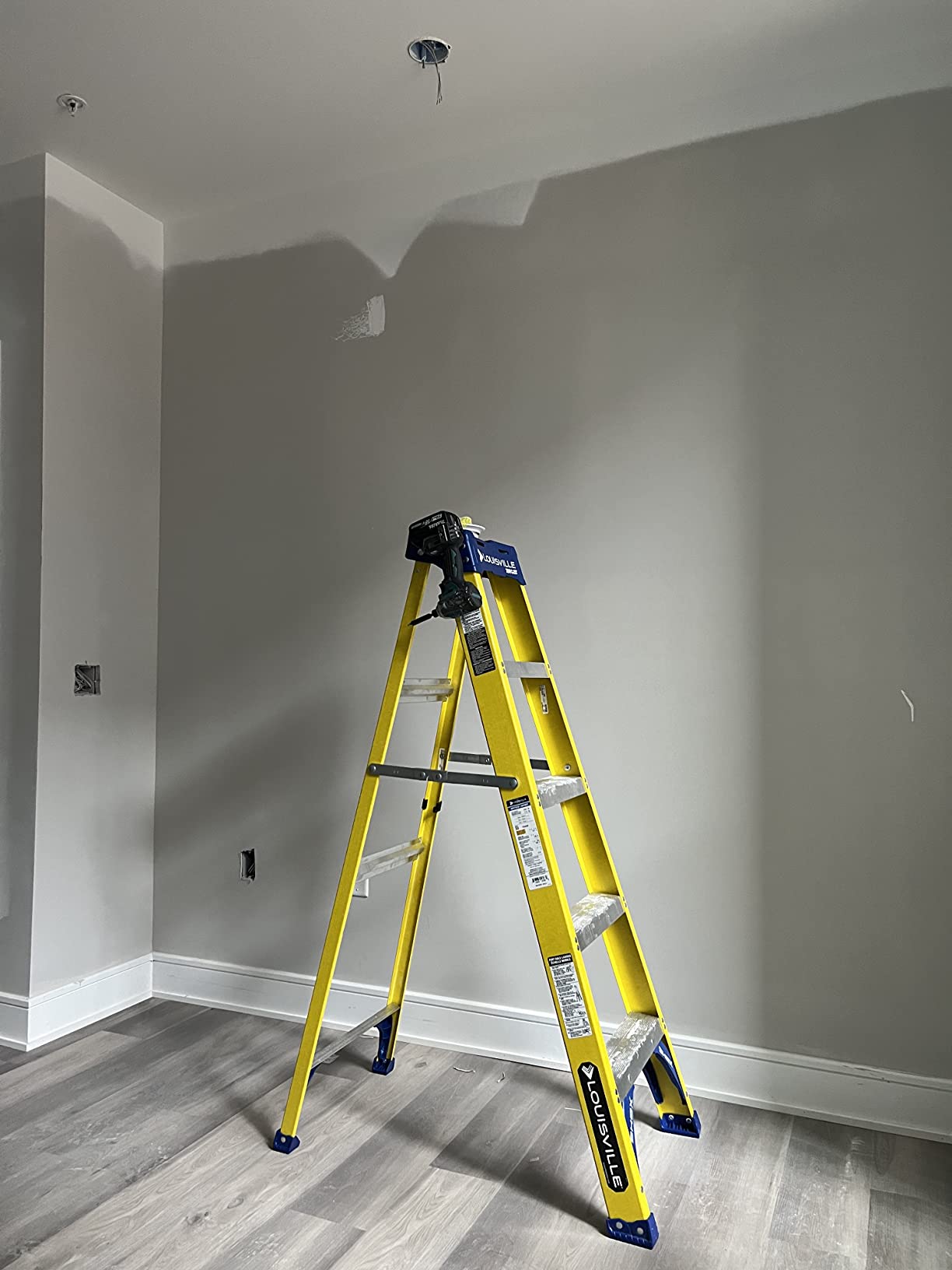 Louisville Ladder 5-Foot Fiberglass Step Ladder, 250-Pound Load Capacity, Type I, FS2005 customer photo 2