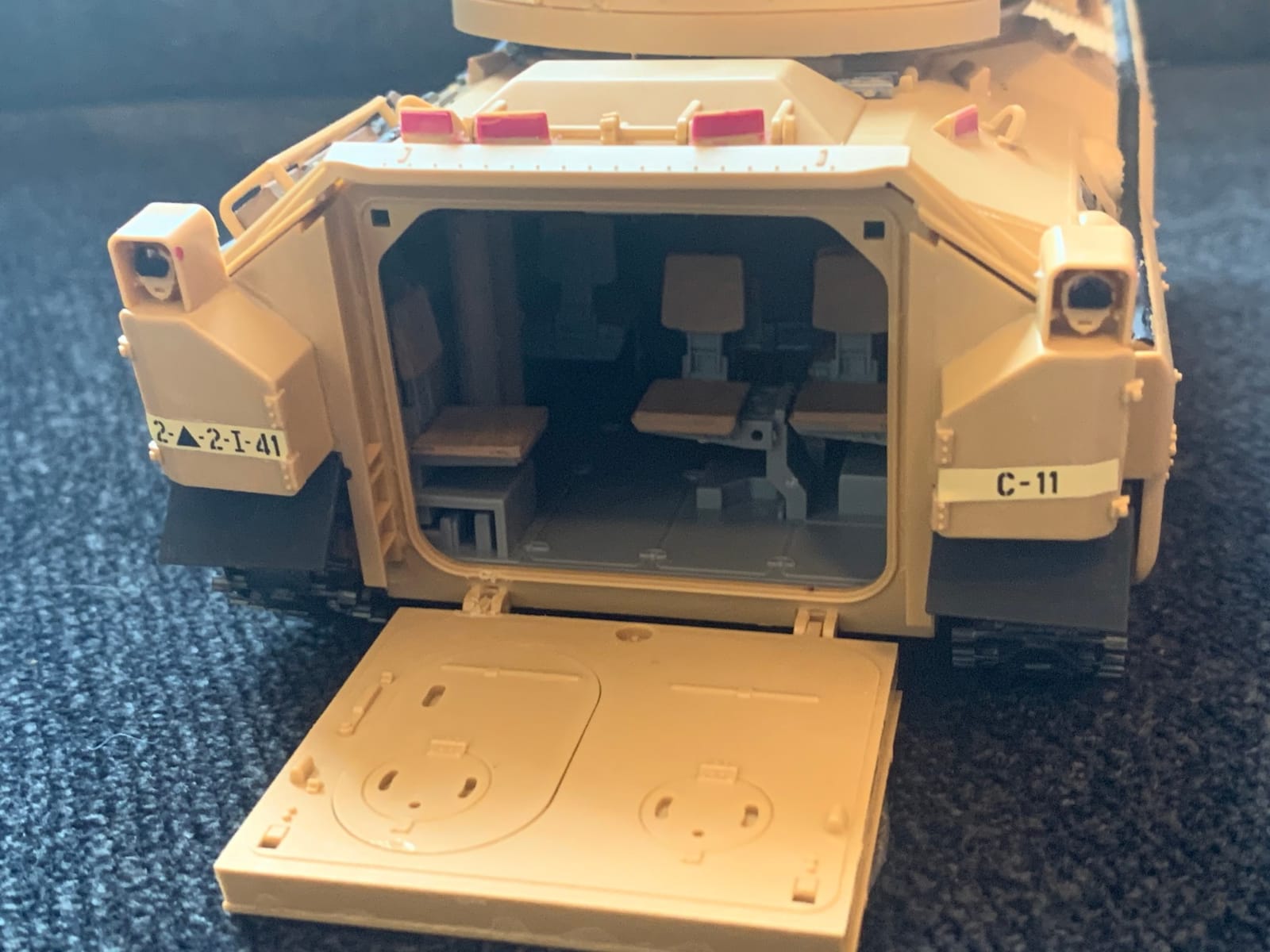 Tamiya Models Bradley M2 IFV W/Interior 1/35 customer photo 2