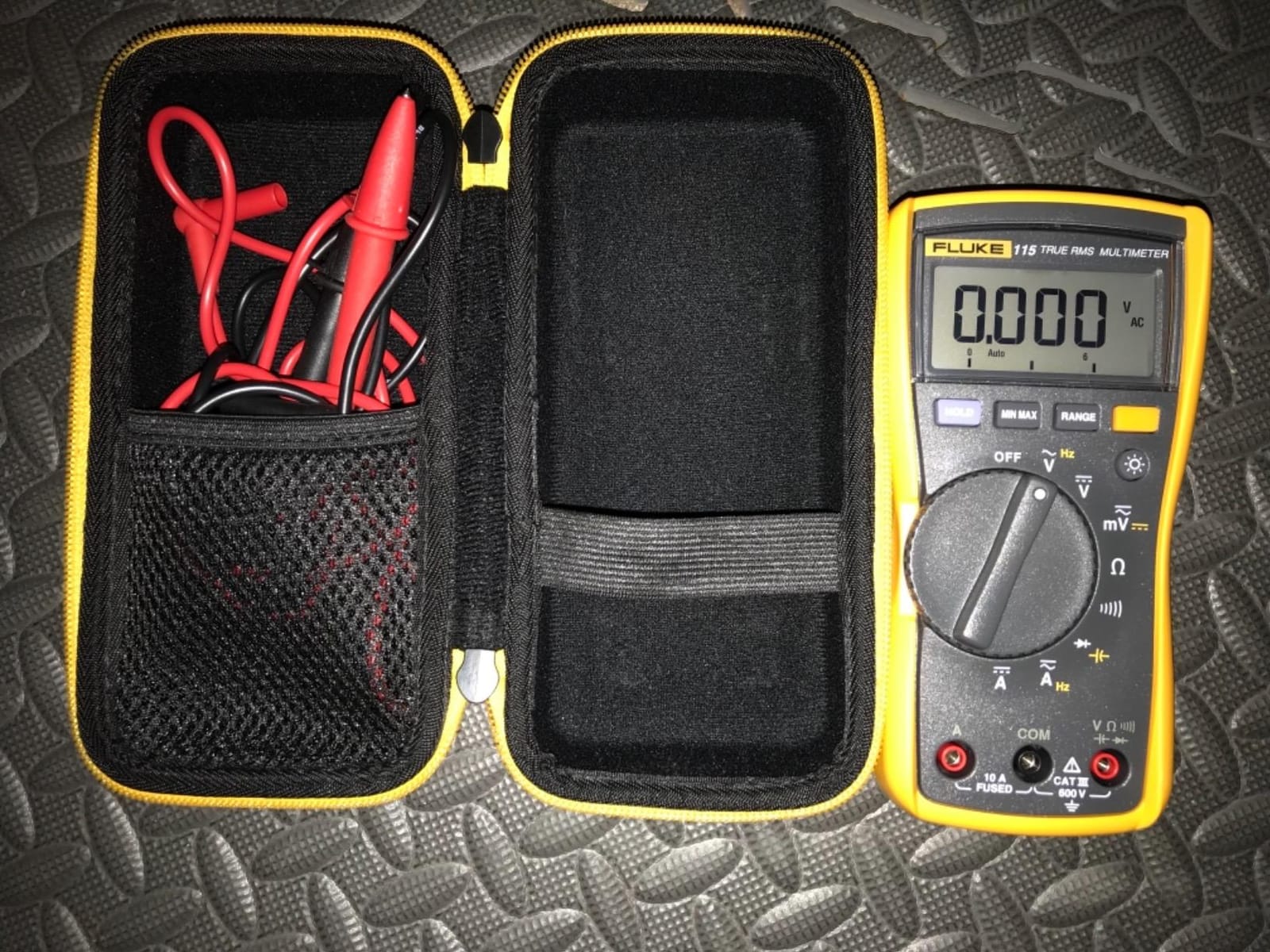 Fluke 115 Multimeter | True-RMS, 6000 Count Resolution, Field Service Technician, LED Backlight customer photo 2